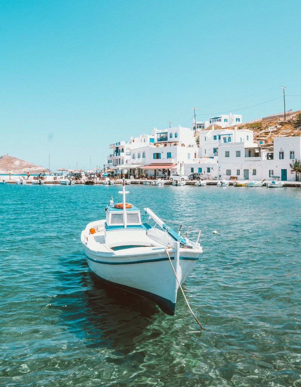 Fischerboot, Hafen, Türkises Wasser, Weiße Häuser, Griechische Insel, Hintergrundbild fürs Tablet