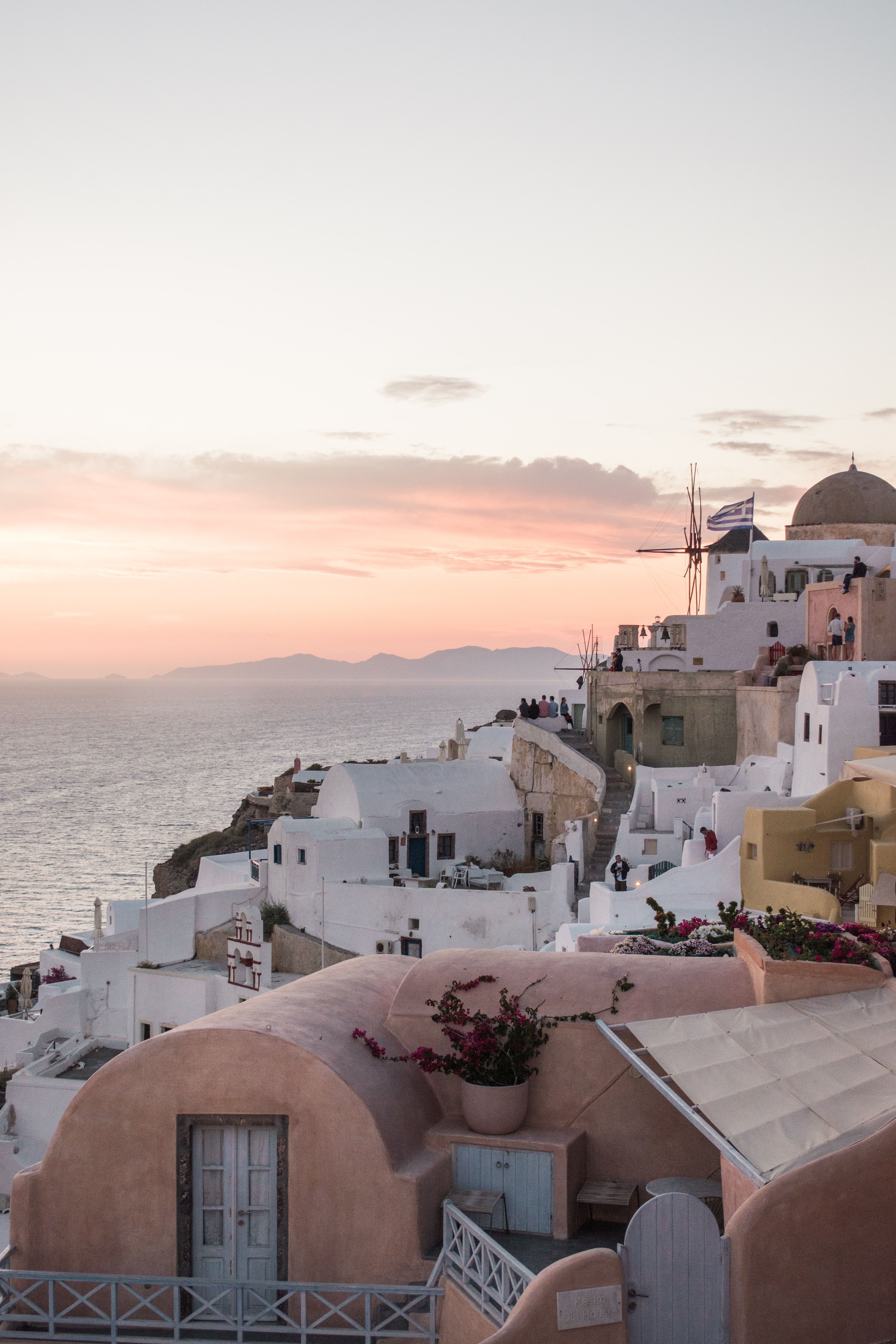 Santorin, Kuppel, Dämmerung, Rosa Himmel, Weiße Häuser, QHD+, Hintergrundbild fürs Handy
