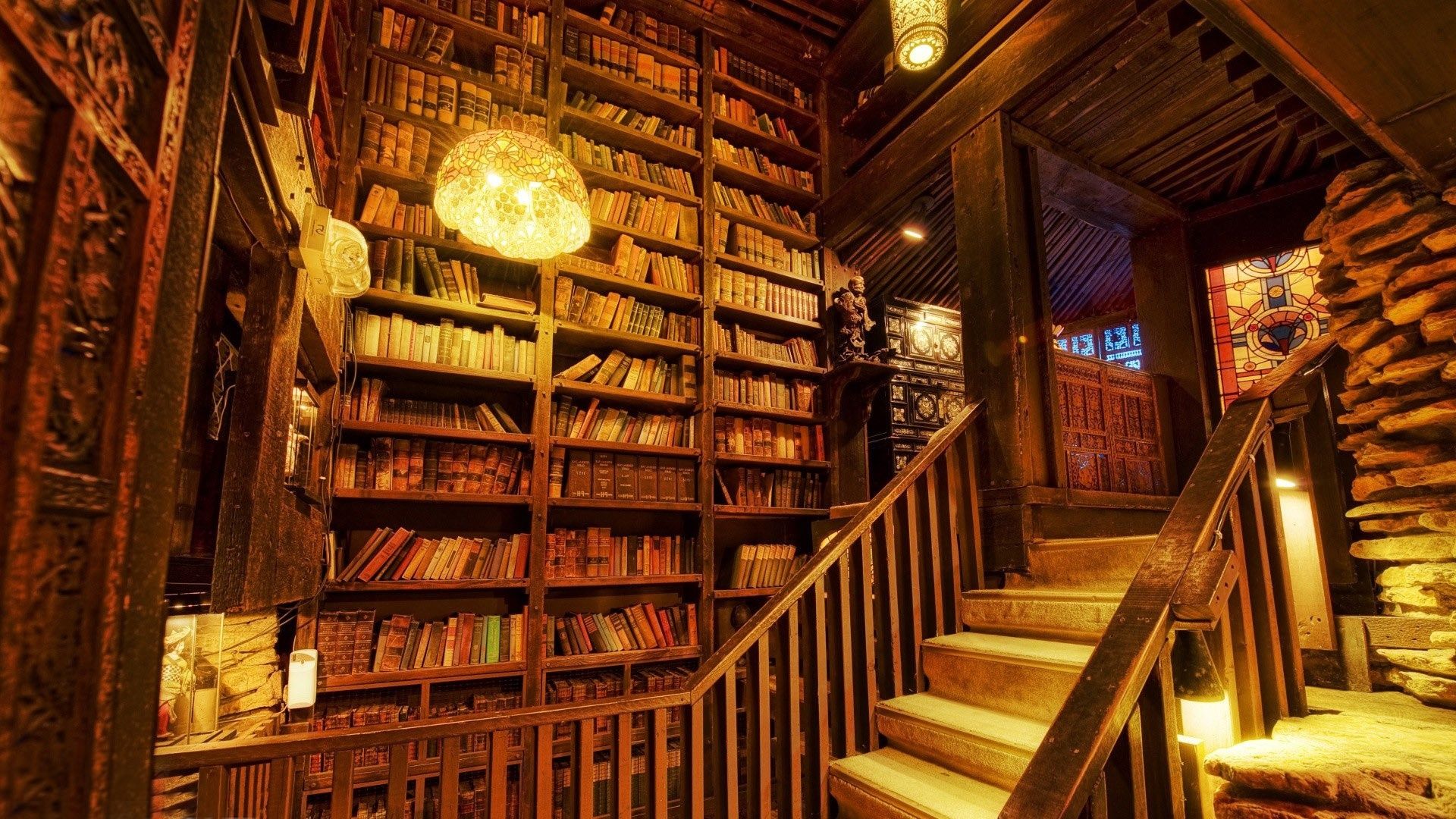 Wendeltreppe, Bücherregale, Kronleuchter, Holz, Digitale Kunst, 1920x1080, Desktop-Hintergrund