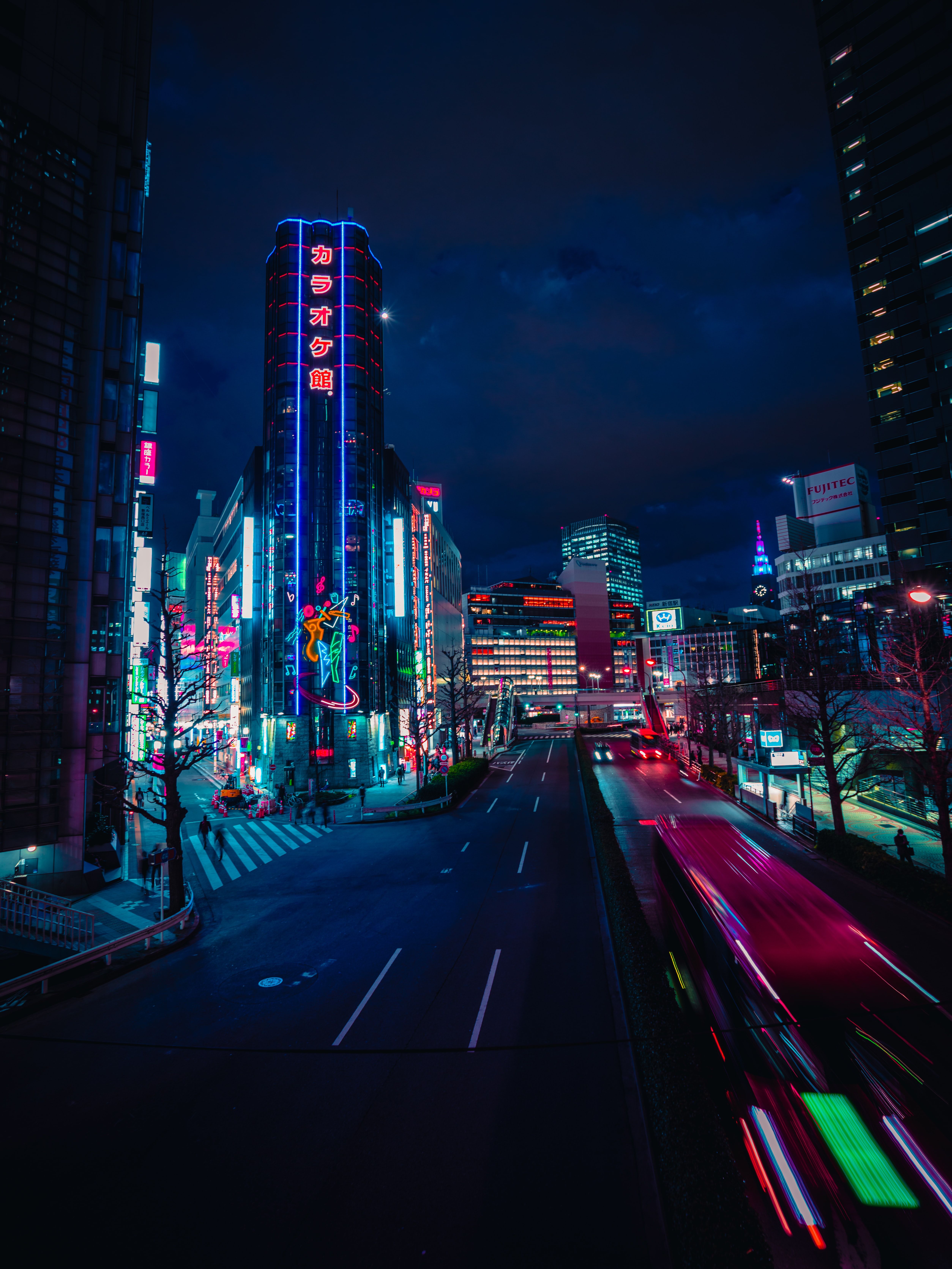 Stadt, Nacht, Straße, Hochhäuser, Blau, Lichter, QHD+, Hintergrundbild fürs Tablet