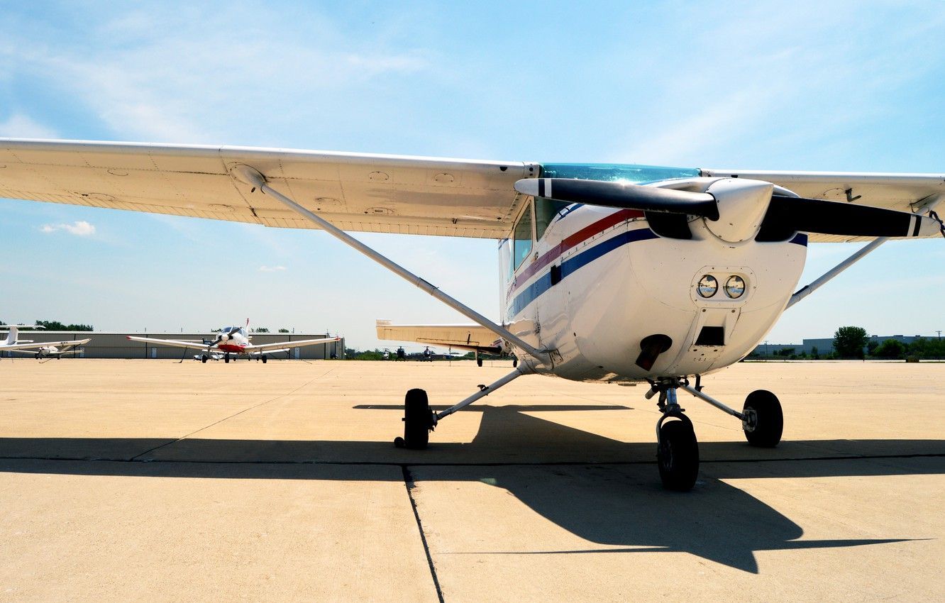 Cessna 172, Vorfeld, Flughafen, Blauer Himmel, Frontansicht, HD, Laptop-Hintergrundbild