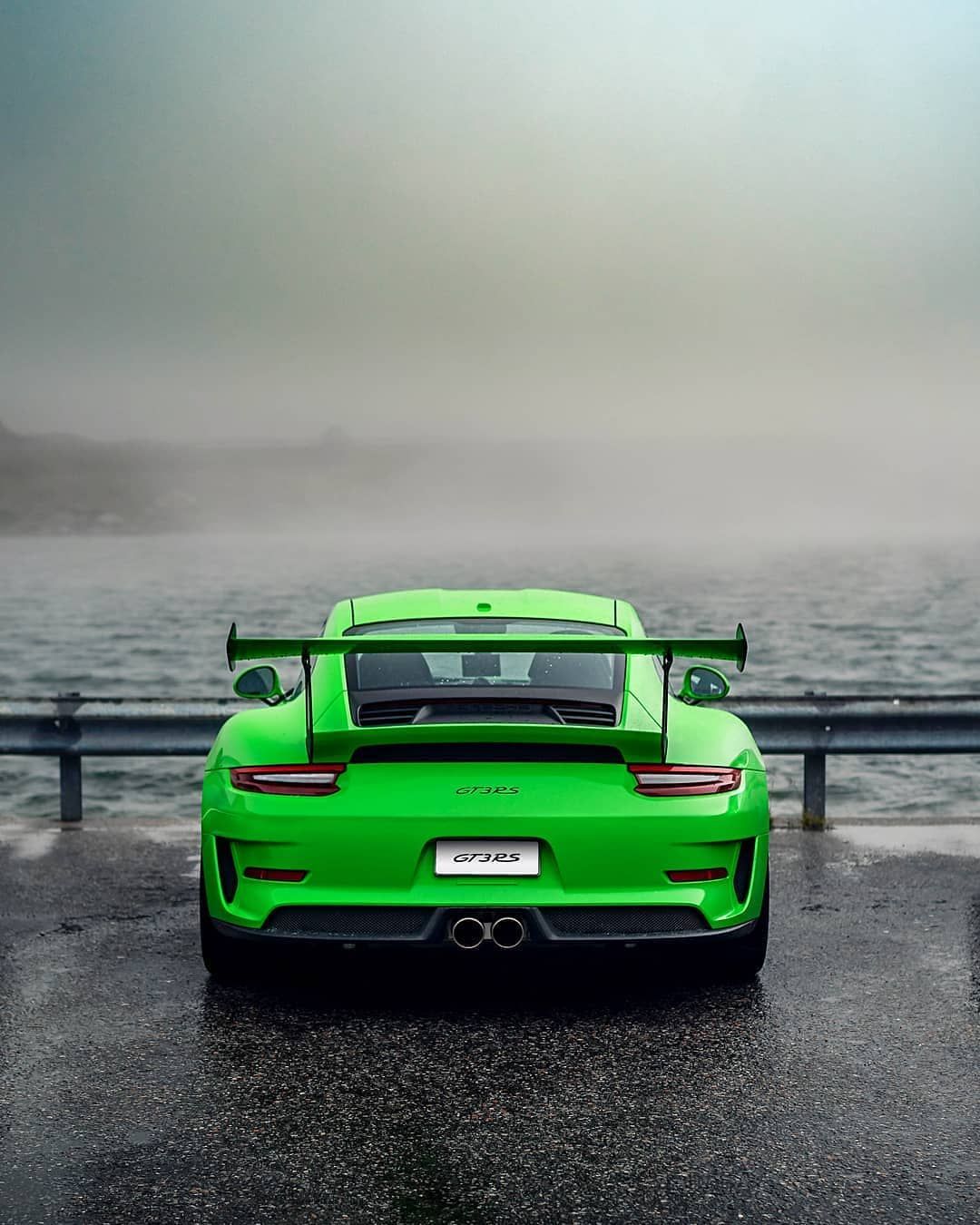 Porsche 911 GT3 RS, Grüner Sportwagen, Heckansicht, Nebel, See, Full HD, iPad-Hintergrundbild