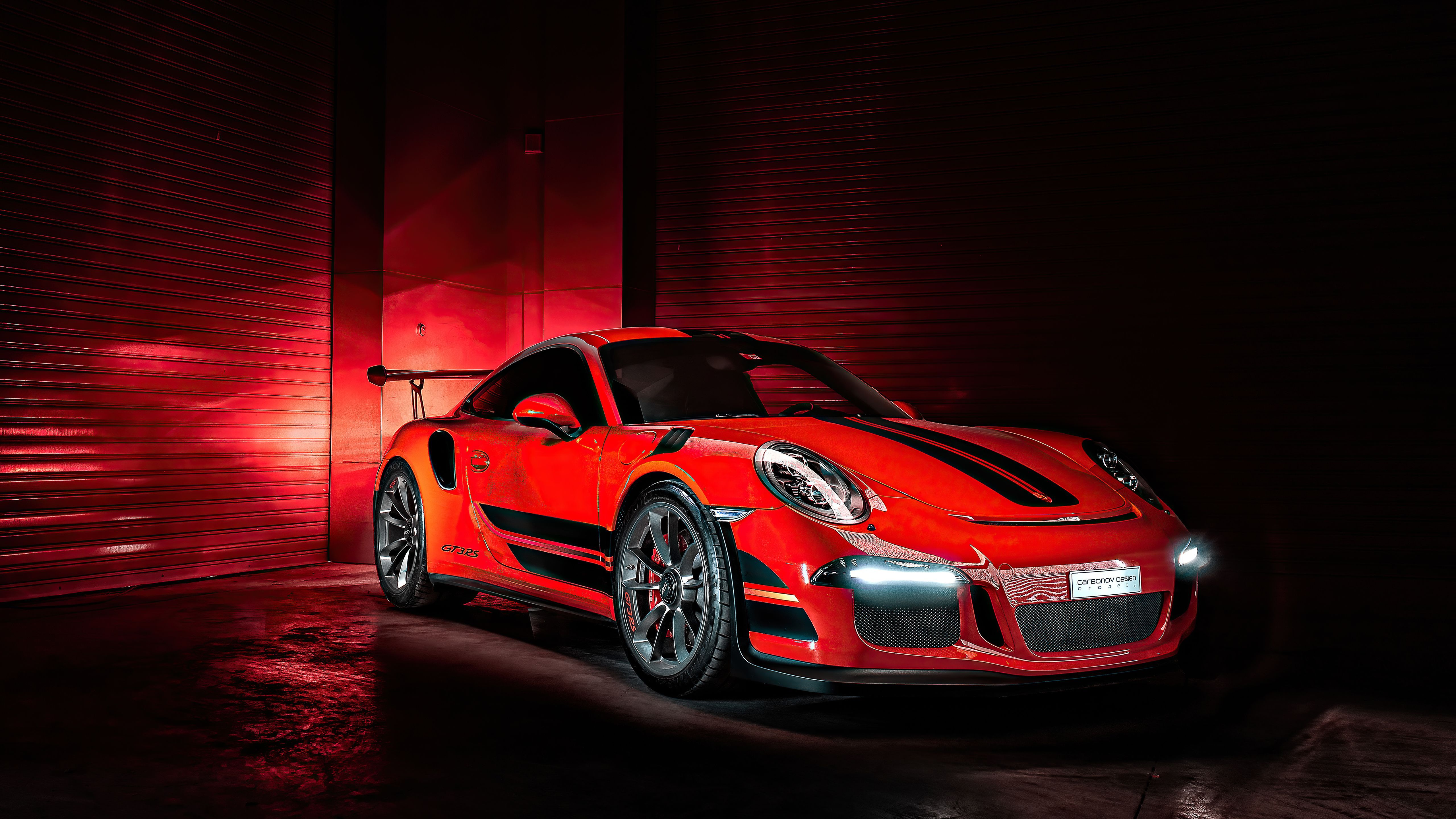 Porsche 911 GT3 RS, Roter Sportwagen, Rotes Licht, Dunkle Halle, Supersportwagen, 5K-Hintergrundbild