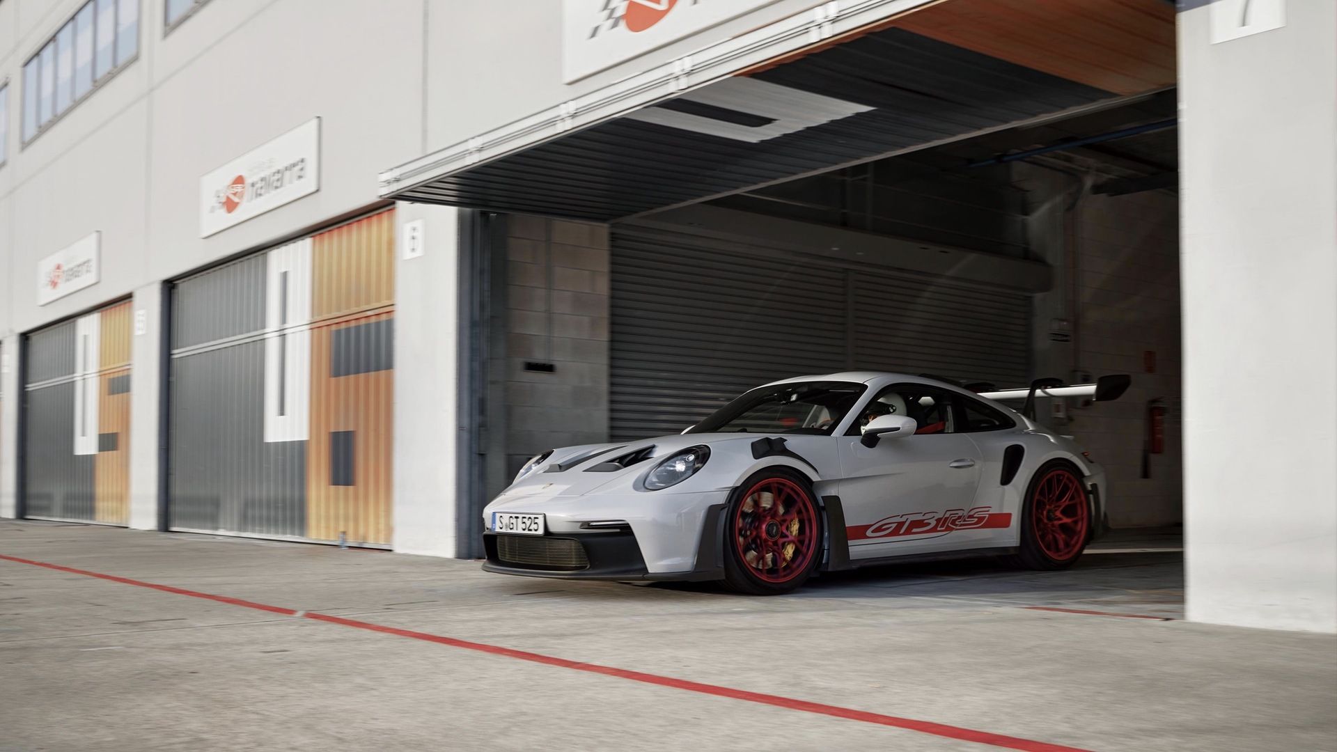 Porsche 911 GT3 RS, 992, Weiß, Rote Felgen, Boxengarage, Rennstrecke, Full-HD-Hintergrundbild für PC