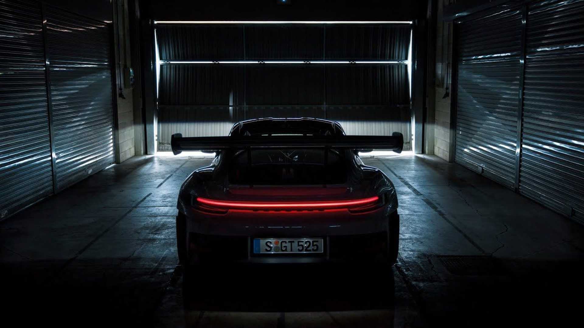 Porsche 911 GT3 RS, 992, Heckansicht, Rücklichtband, Dunkle Garage, 1920x1080, PC-Hintergrundbild
