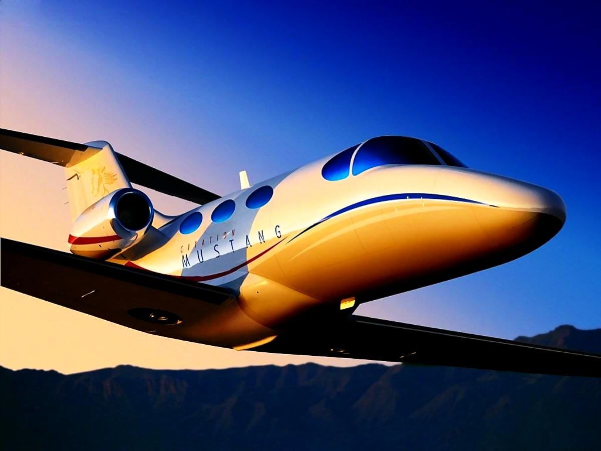 Cessna Citation Mustang, Businessjet, Im Flug, Abendlicht, Blauer Himmel, Hintergrundbild fürs iPad