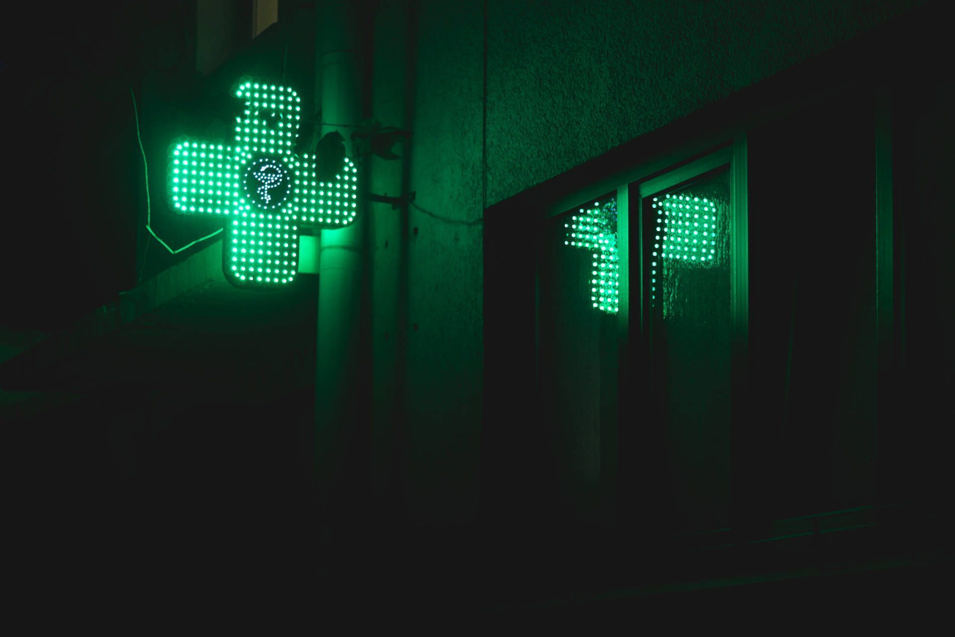 Apothekenkreuz, Neonlicht, Nacht, Dunkelgrün, Straße, Full HD, Desktop-Hintergrund für Windows