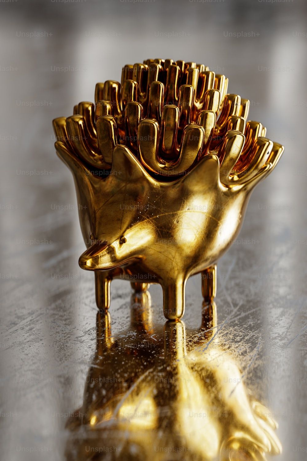 Goldener Igel, Figur, Skulptur, Grau Hintergrund, HD, Sperrbildschirm fürs iPhone