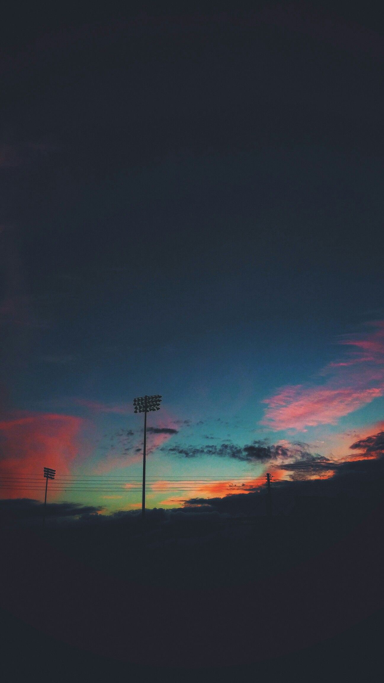 Sonnenuntergang, Horizont, Dunkel, Wolken, Minimalismus, iPhone-18-Hintergrundbild