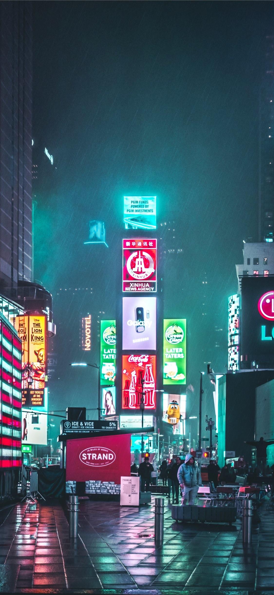Leuchtreklame, Regen, Nacht, Straße, Türkis, Spiegelung, Hintergrundbild fürs iPhone 18