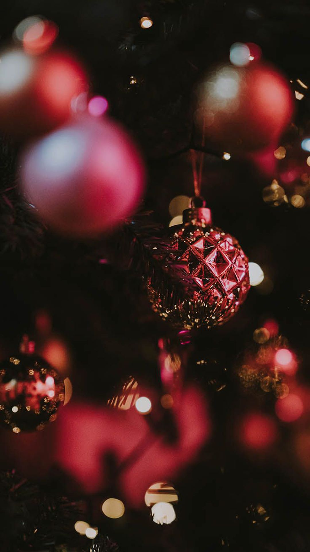 Weihnachtskugeln, Weihnachten, Bokeh, Rot, Christbaumschmuck, Hintergrundbild fürs iPhone 17 Pro Max