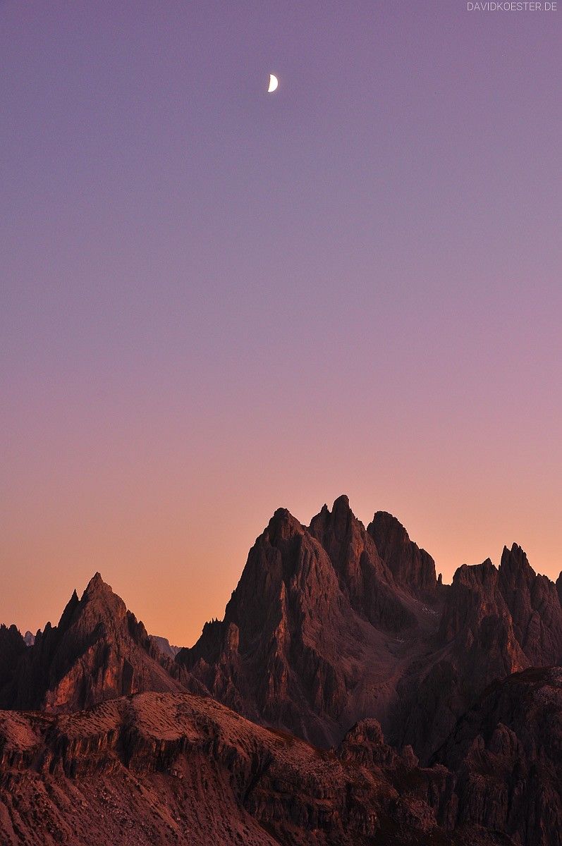 Berggipfel, Dämmerung, Mond, Farbverlauf, Silhouette, HD, Handy-Hintergrund im Hochformat