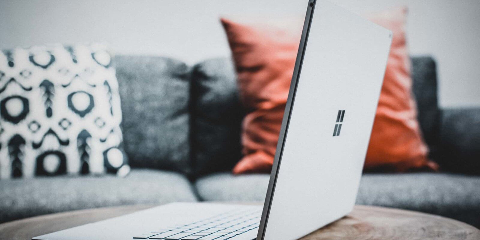 Surface Laptop, Microsoft, Sofa, Kissen, Wohnzimmer, HD, Desktop-Hintergrund für Windows