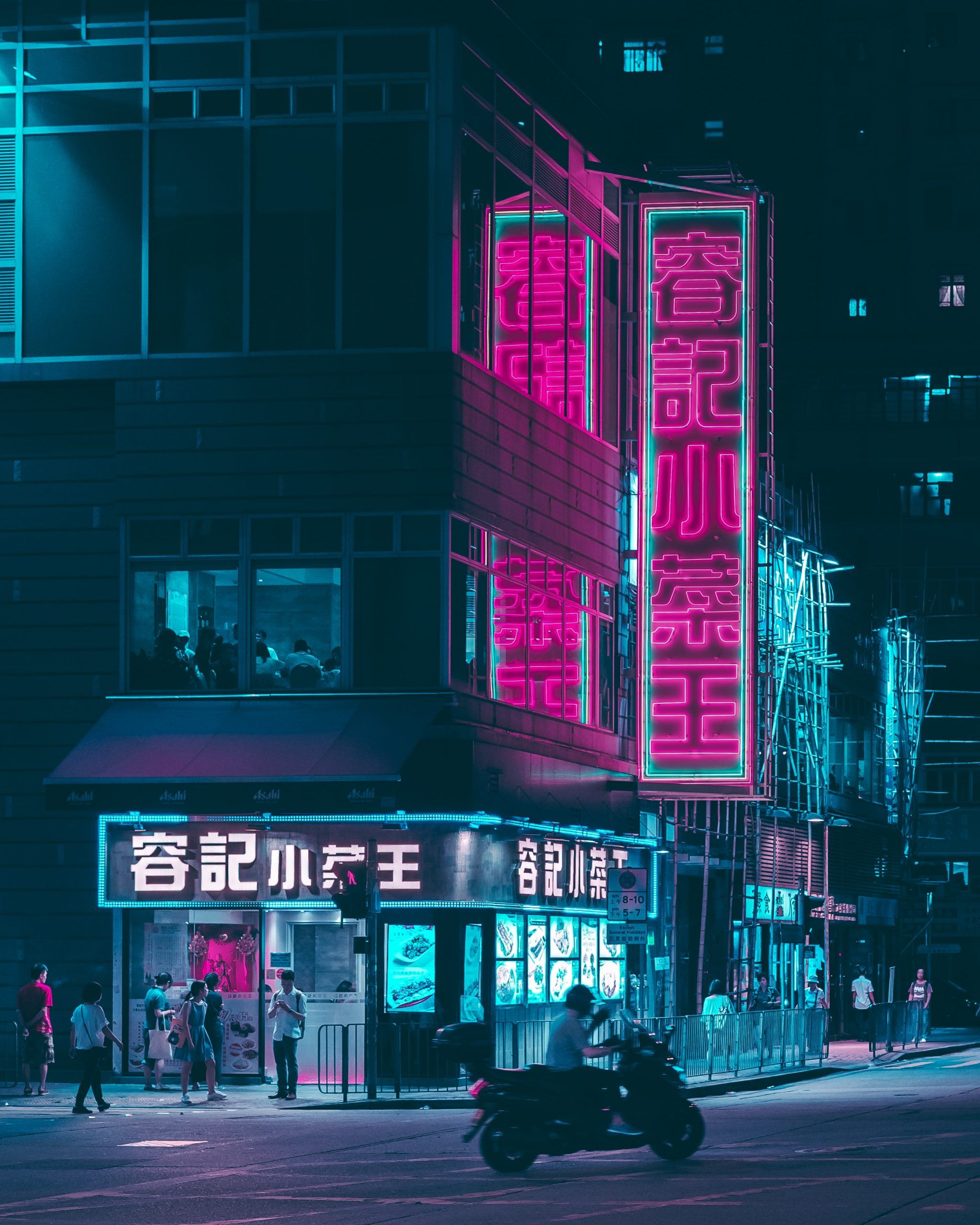 Neonlichter, Chinesische Schriftzeichen, Nacht, Straßenecke, Motorrad, Cyberpunk, Tablet-Hintergrund