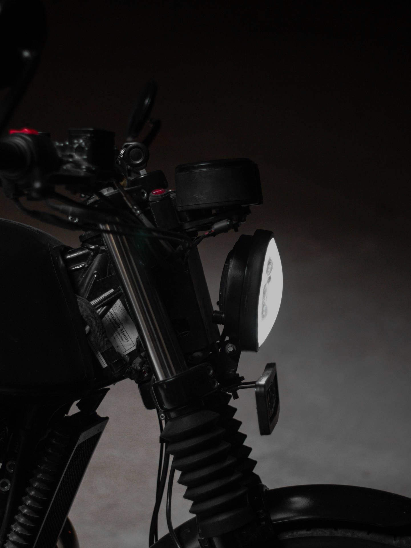 Café Racer, Scheinwerfer, Dunkel, Detail, Low Key, QHD+, iPad-Hintergrundbild