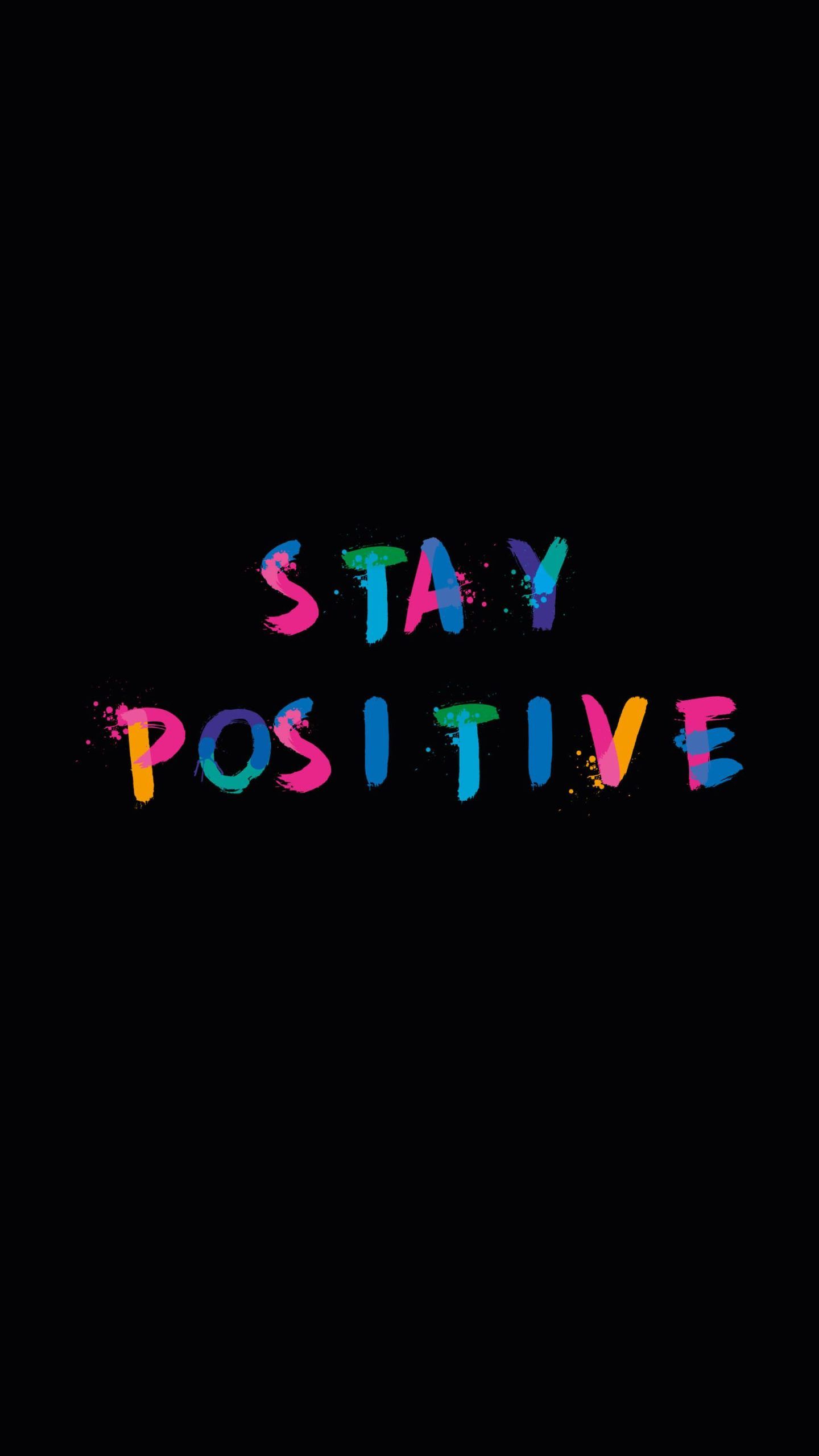 Stay Positive, Spruch, Bunte Schrift, Schwarz Hintergrund, Sperrbildschirm fürs iPhone