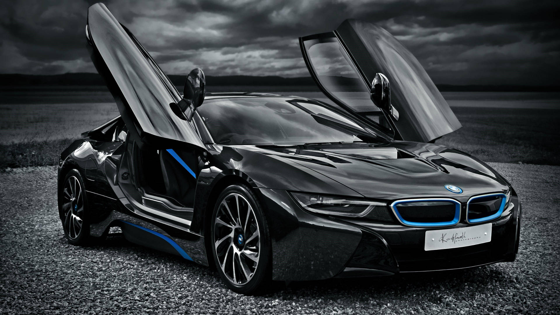 BMW i8, Flügeltüren, Schwarzes Auto, Graustufen, Wolken, Full-HD-Hintergrundbild für PC