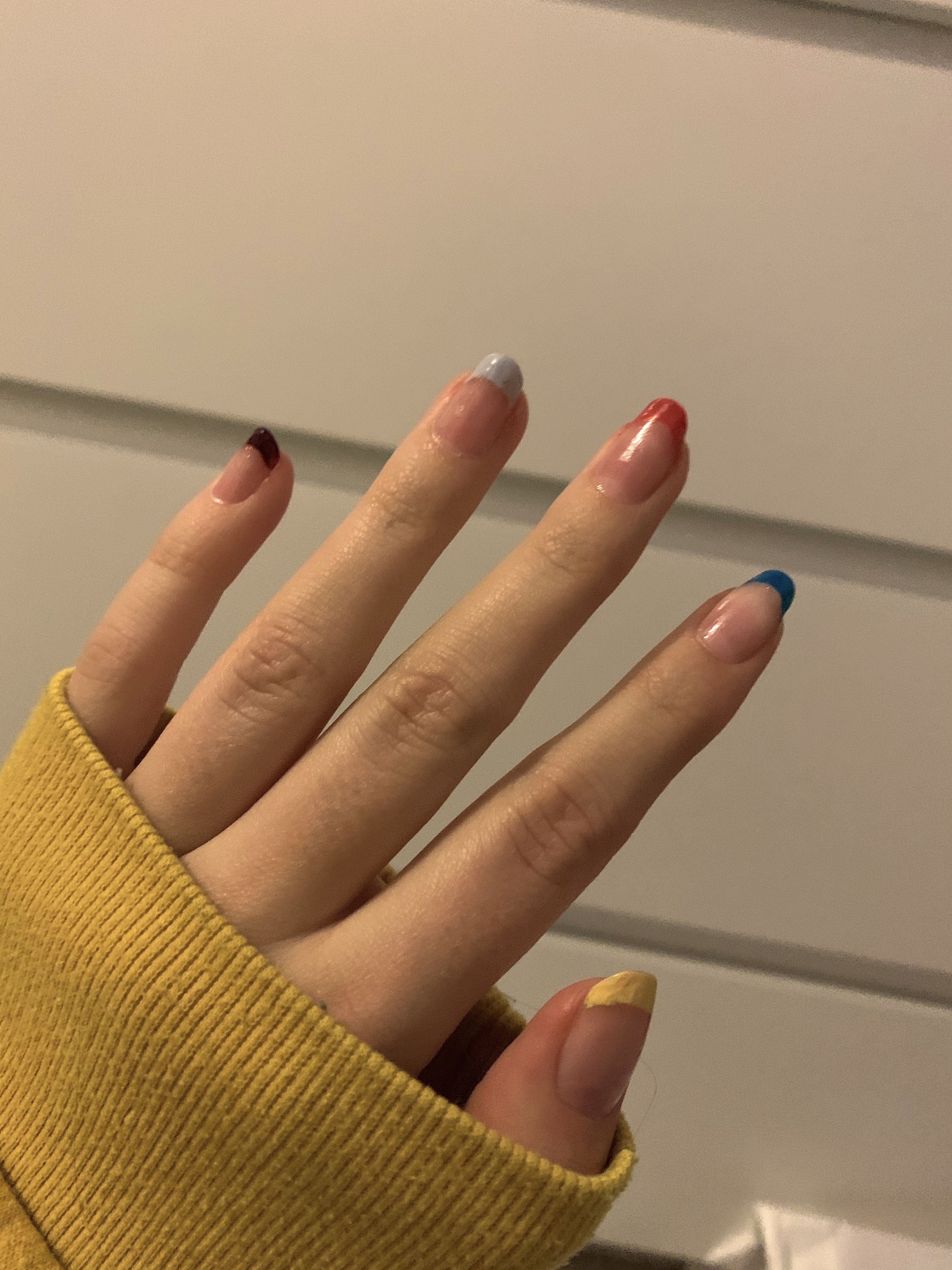 Maniküre, Hand, French Nails, Gelber Pullover, QHD+, iPad-Hintergrundbild