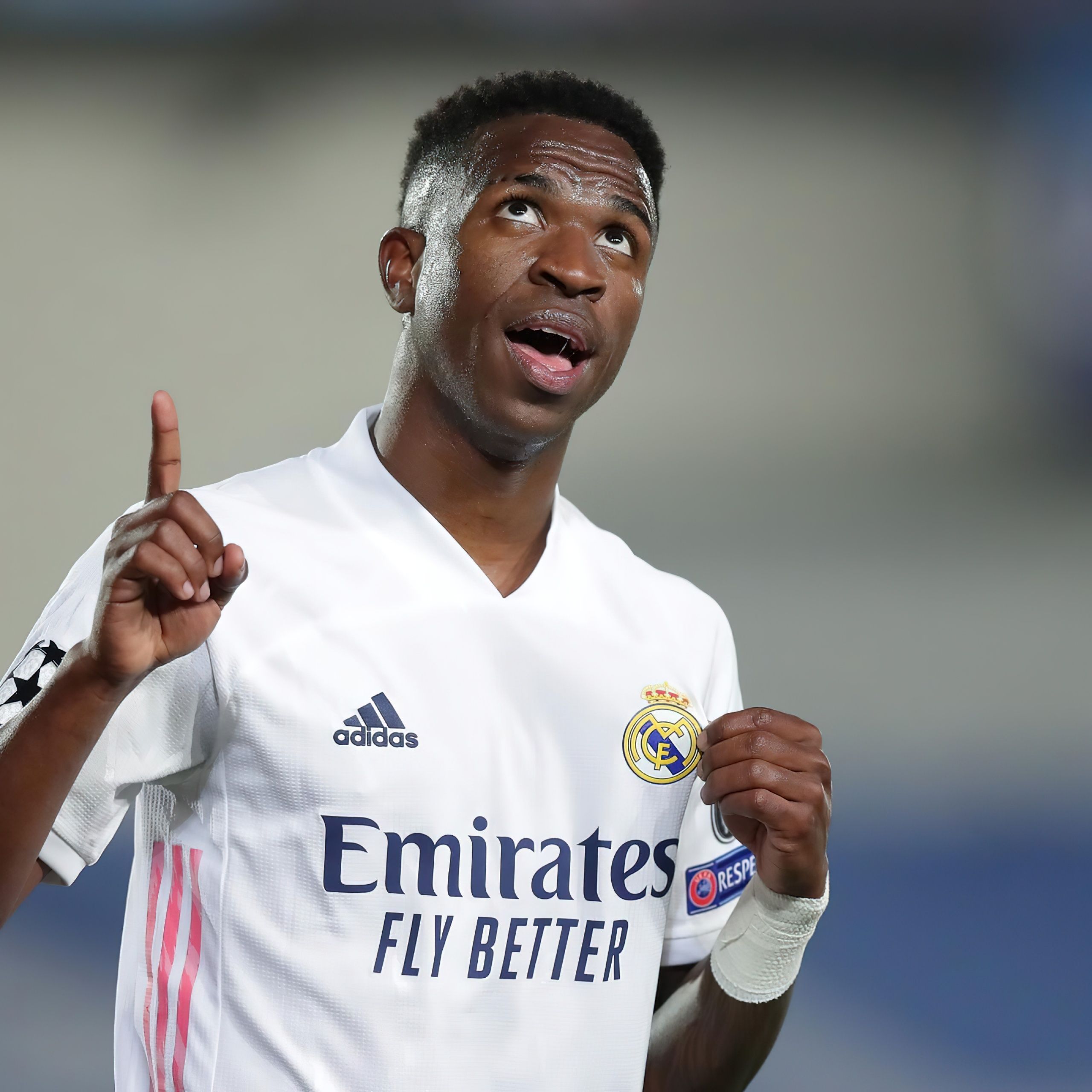 Vinícius Júnior, Real Madrid, Zeigefinger, Jubel, Heimtrikot, 2K, iPad-Hintergrundbild