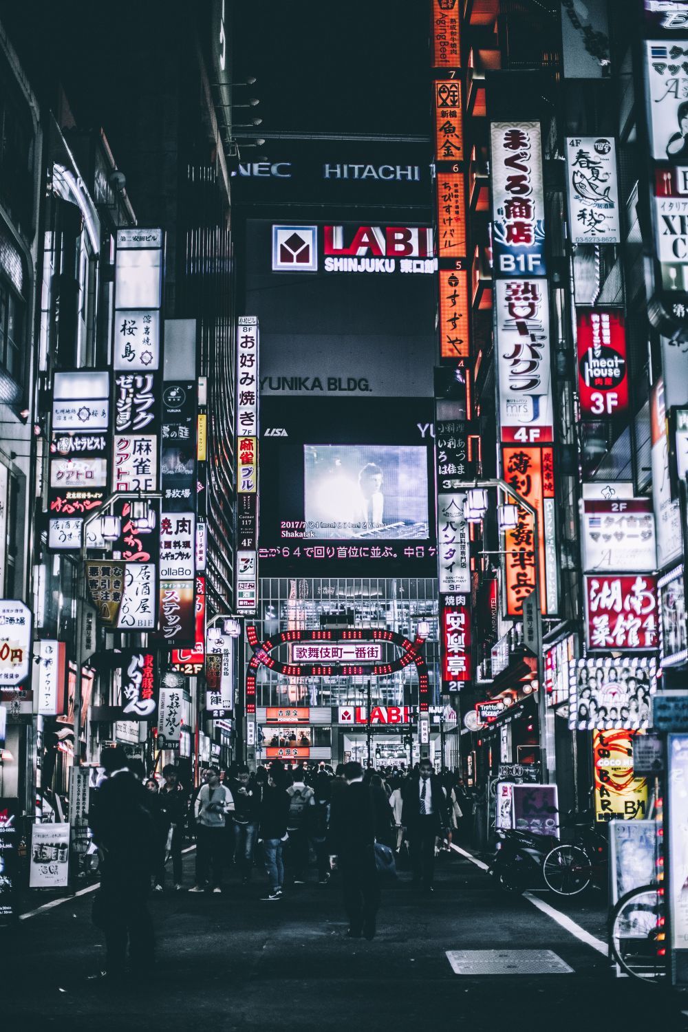 Tokio, Leuchtreklame, Straße, Nacht, Japan, Stadt, Hintergrundbild fürs iPhone 16e