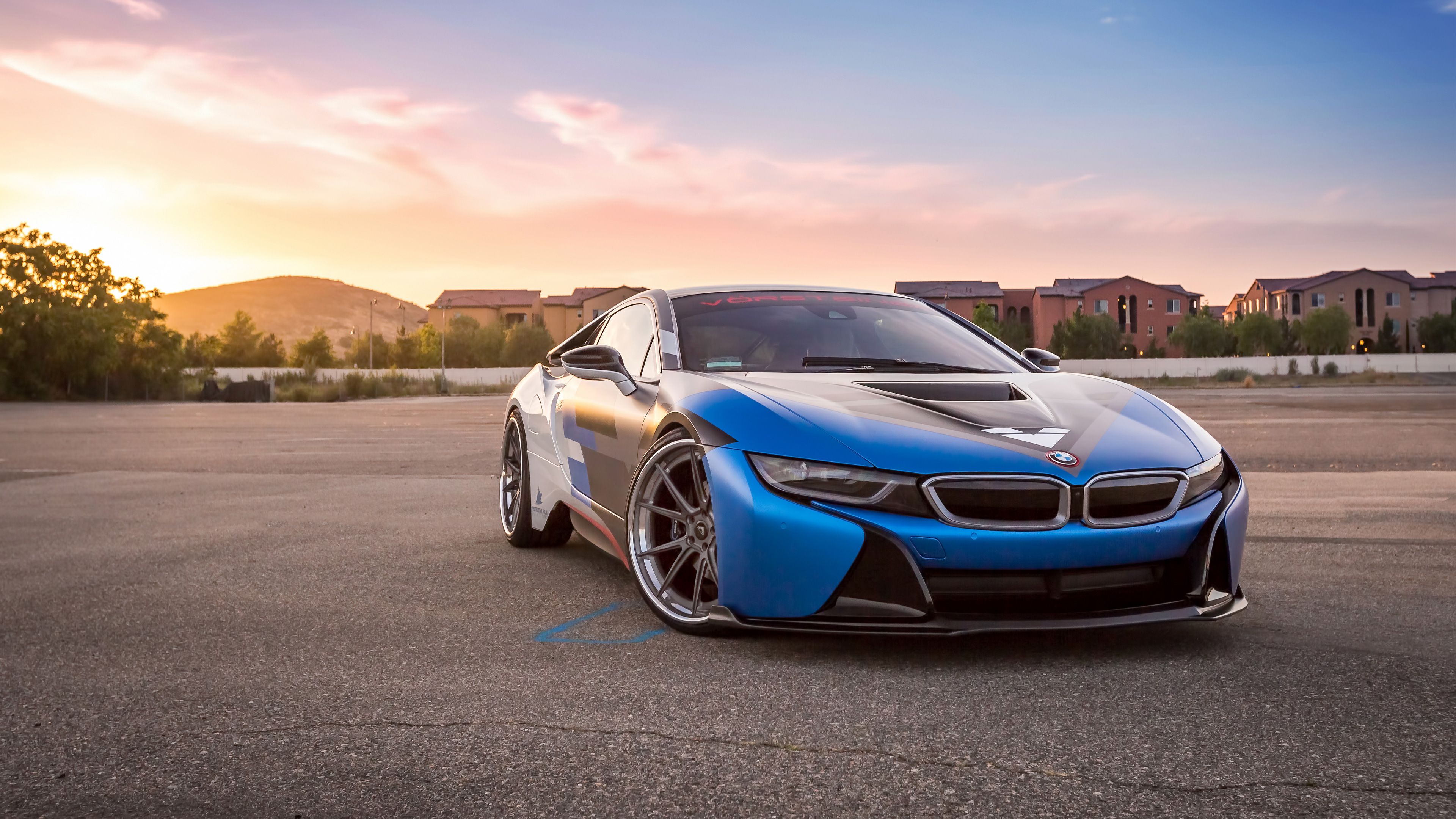BMW i8, Sonnenuntergang, Parkplatz, Grau-Blau, Supersportwagen, 4K, PC-Hintergrundbild