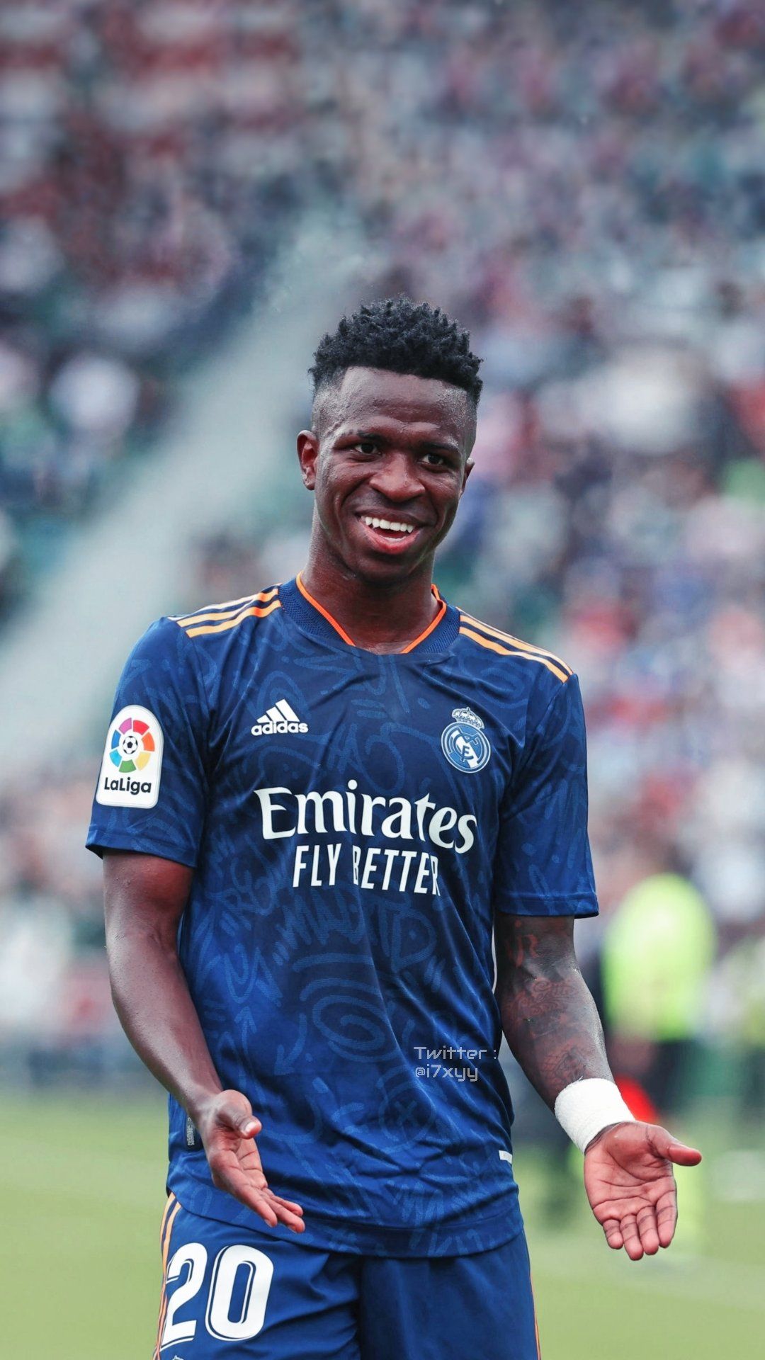 Vinícius Júnior, Real Madrid, Auswärtstrikot, Zuschauer, Fußballprofi, 1080x1920, Handy-Hintergrund