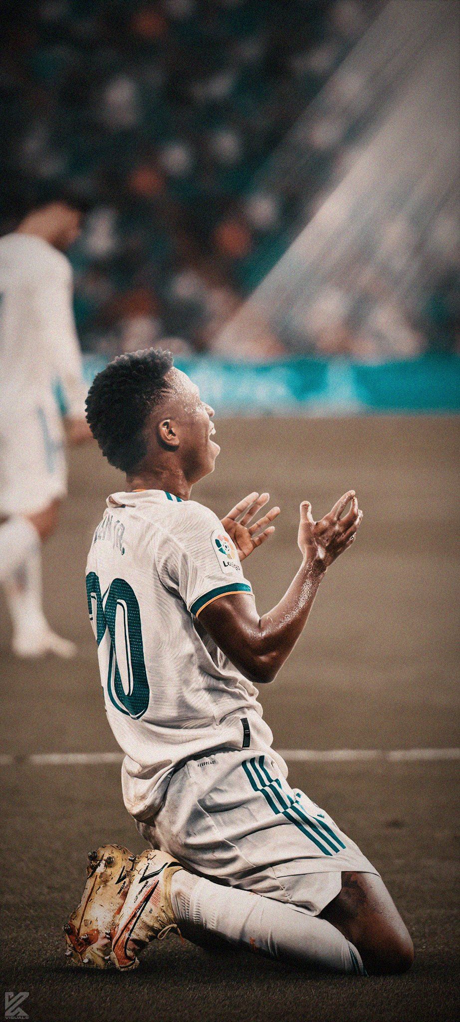 Vinícius Júnior, Real Madrid, Kniender Jubel, Rasen, Hintergrundbild für iPhone und Android