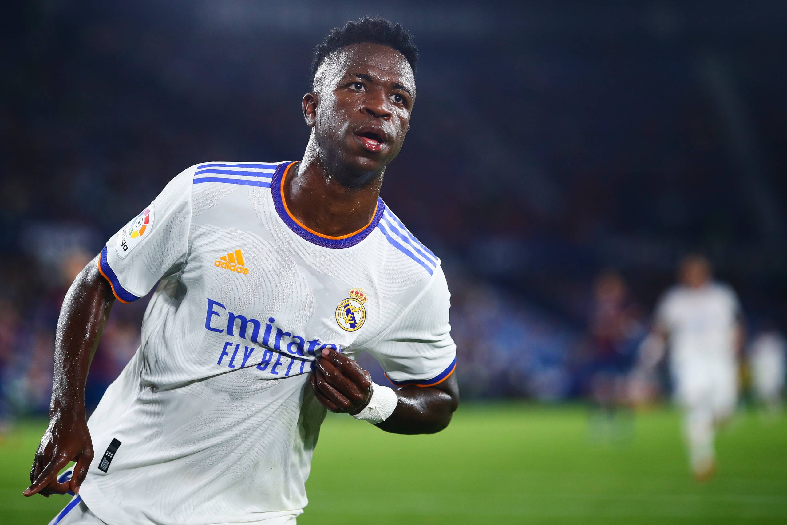 Vinícius Júnior, Real Madrid, Sprint, Flutlicht, Heimtrikot, 2K, Windows-Hintergrundbild