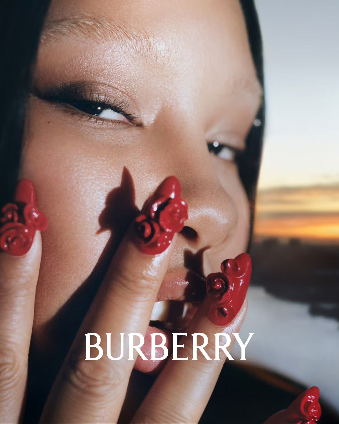 Burberry, Rote Nägel, 3D-Nageldesign, Gesicht, Werbung, Full HD, iPad-Hintergrundbild