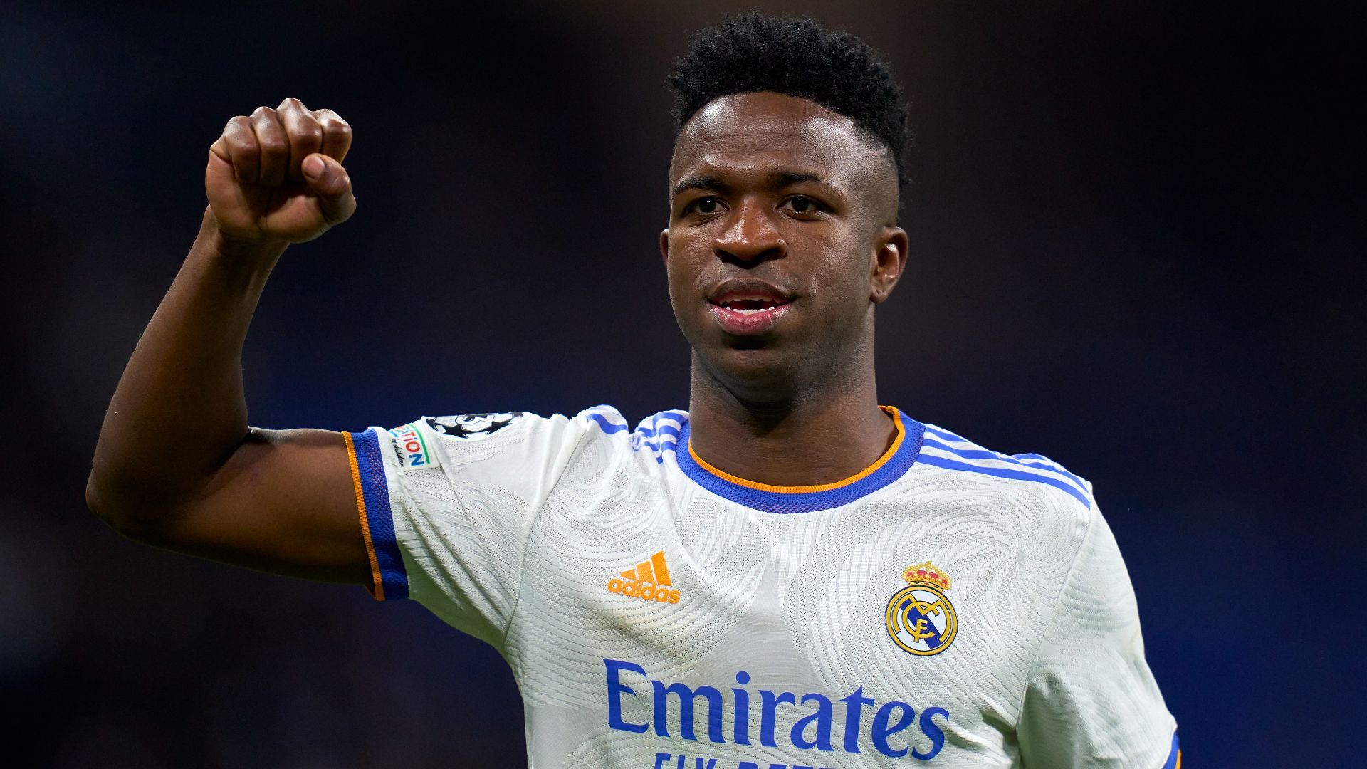 Vinícius Júnior, Real Madrid, Geballte Faust, Jubel, Dunkler Hintergrund, Full HD Wallpaper