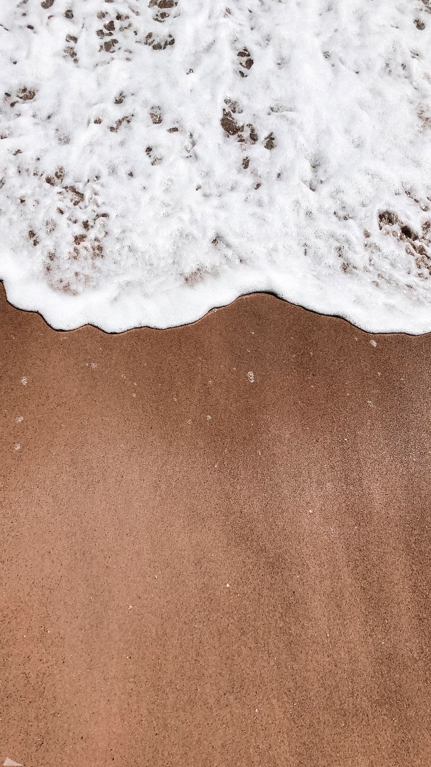 Meeresschaum, Welle, Sand, Draufsicht, QHD+, Sperrbildschirm fürs iPhone
