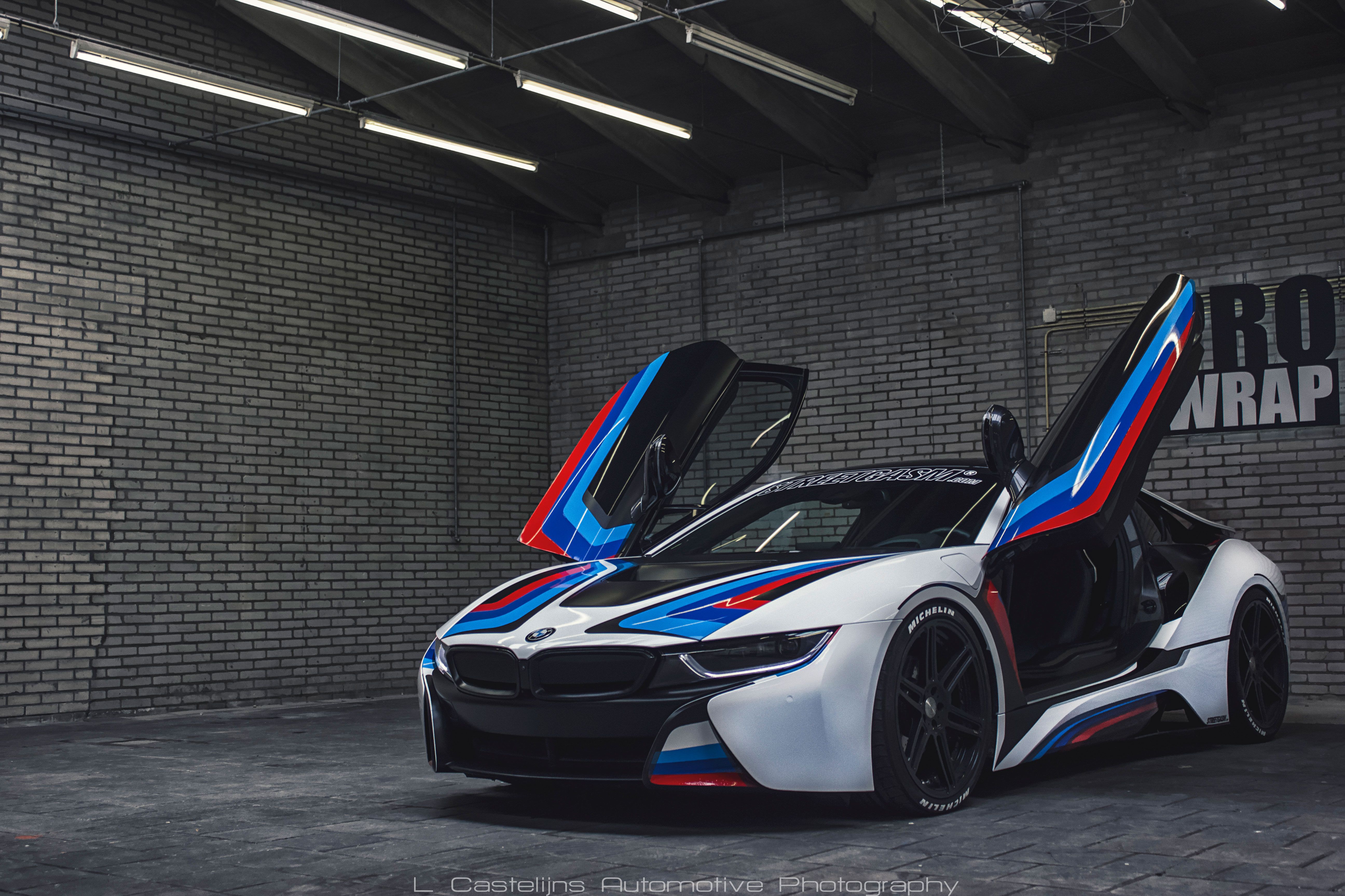 BMW i8, M-Lackierung, Flügeltüren, Garage, Ziegelwand, 5K, Hintergrundbild für den PC