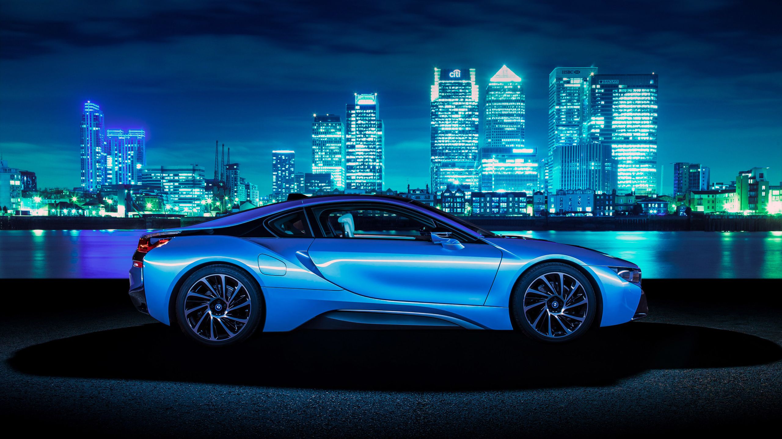 BMW i8, Canary Wharf, London, Skyline, Nacht, Blaues Auto, 2K, Breitbild-Hintergrundbild