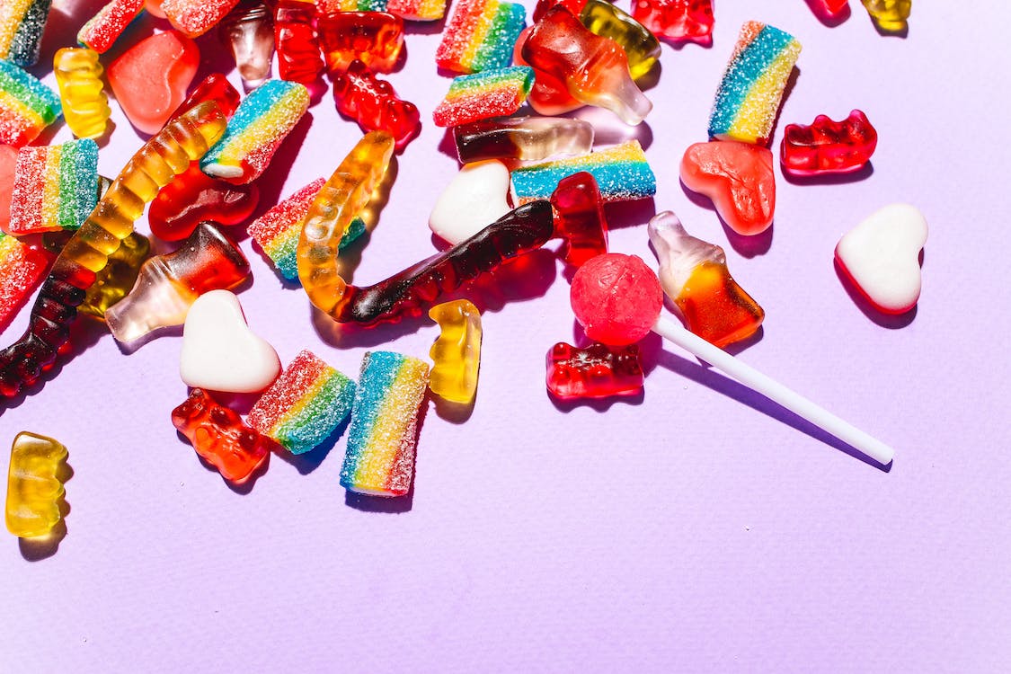 Gummibärchen, Fruchtgummi, Saure Streifen, Lutscher, Lila Hintergrund, Wallpaper