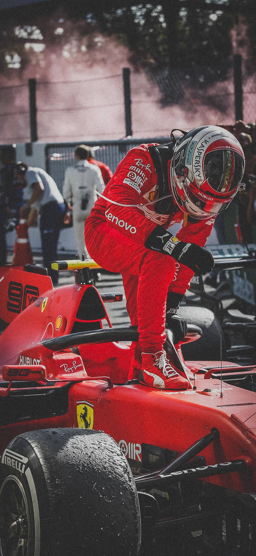 Ferrari-Fahrer, Scuderia Ferrari, Rennanzug, Helm, Formel 1, HD, Handy-Hintergrundbild