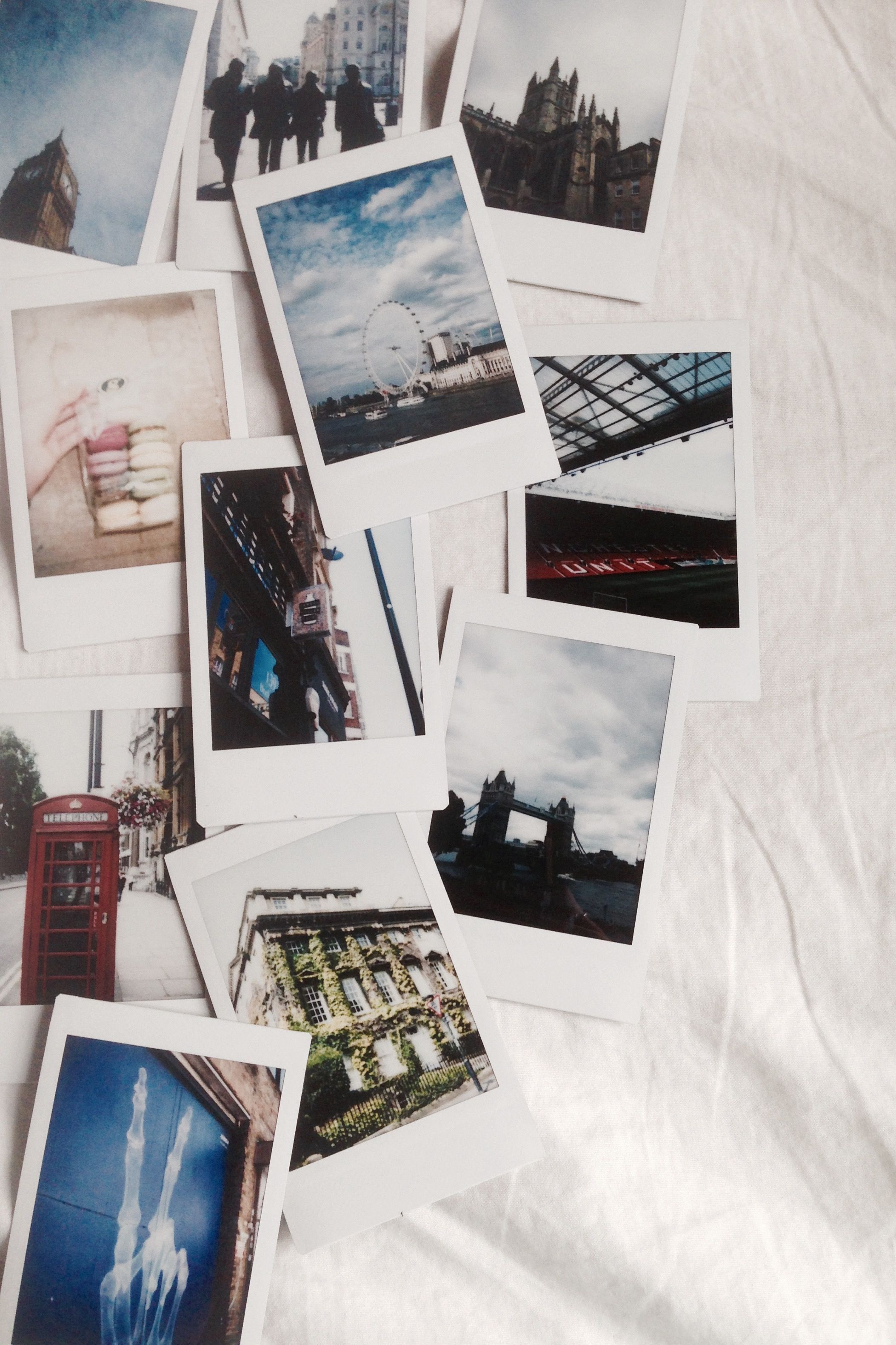 Polaroid-Fotos, Bettlaken, Reisefotos, Vintage, Hochformat, Hintergrundbild fürs Smartphone