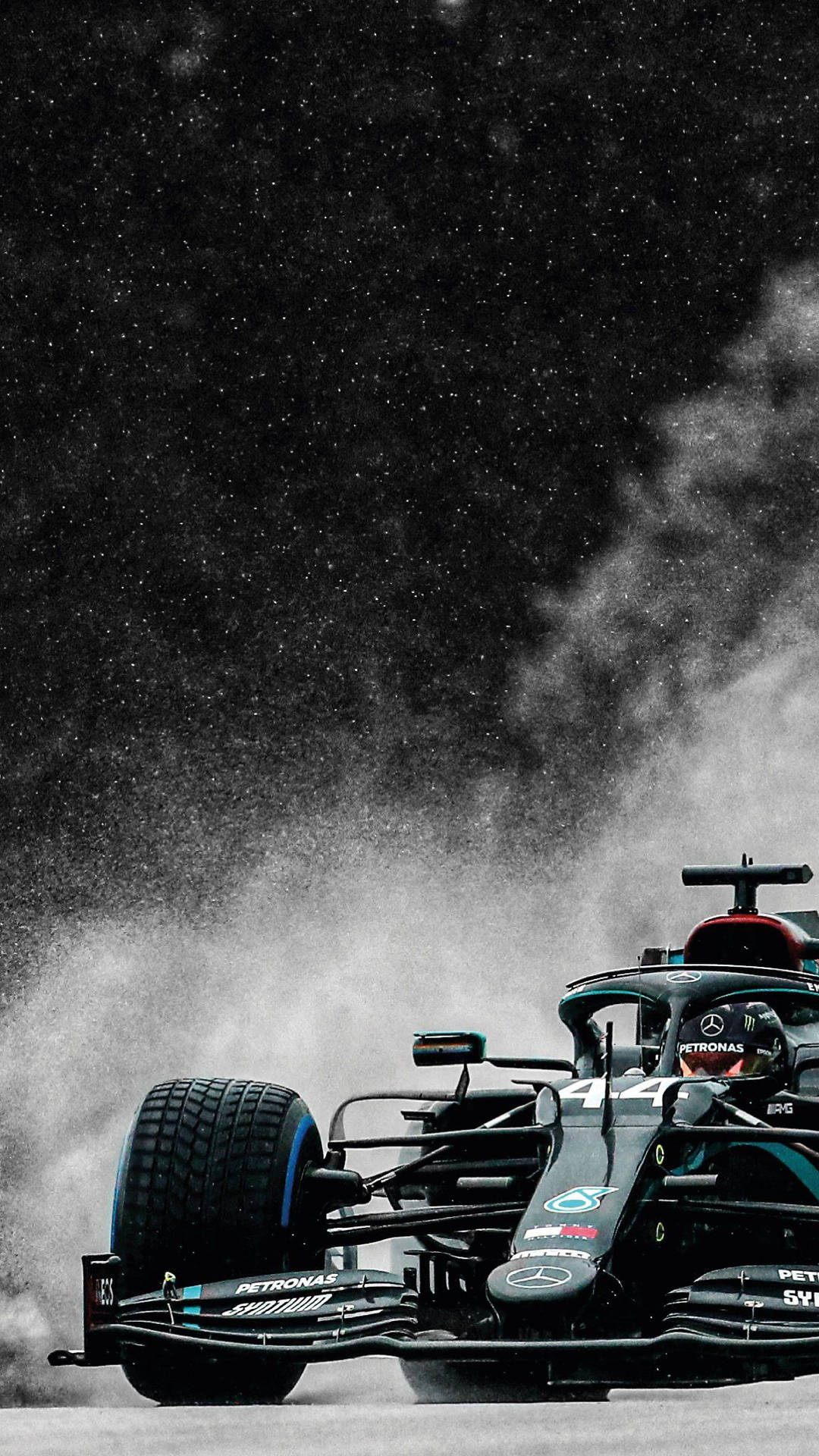 Mercedes-AMG Petronas, Regen, Gischt, Schwarz-Weiß, Hochformat, Sperrbildschirm fürs iPhone