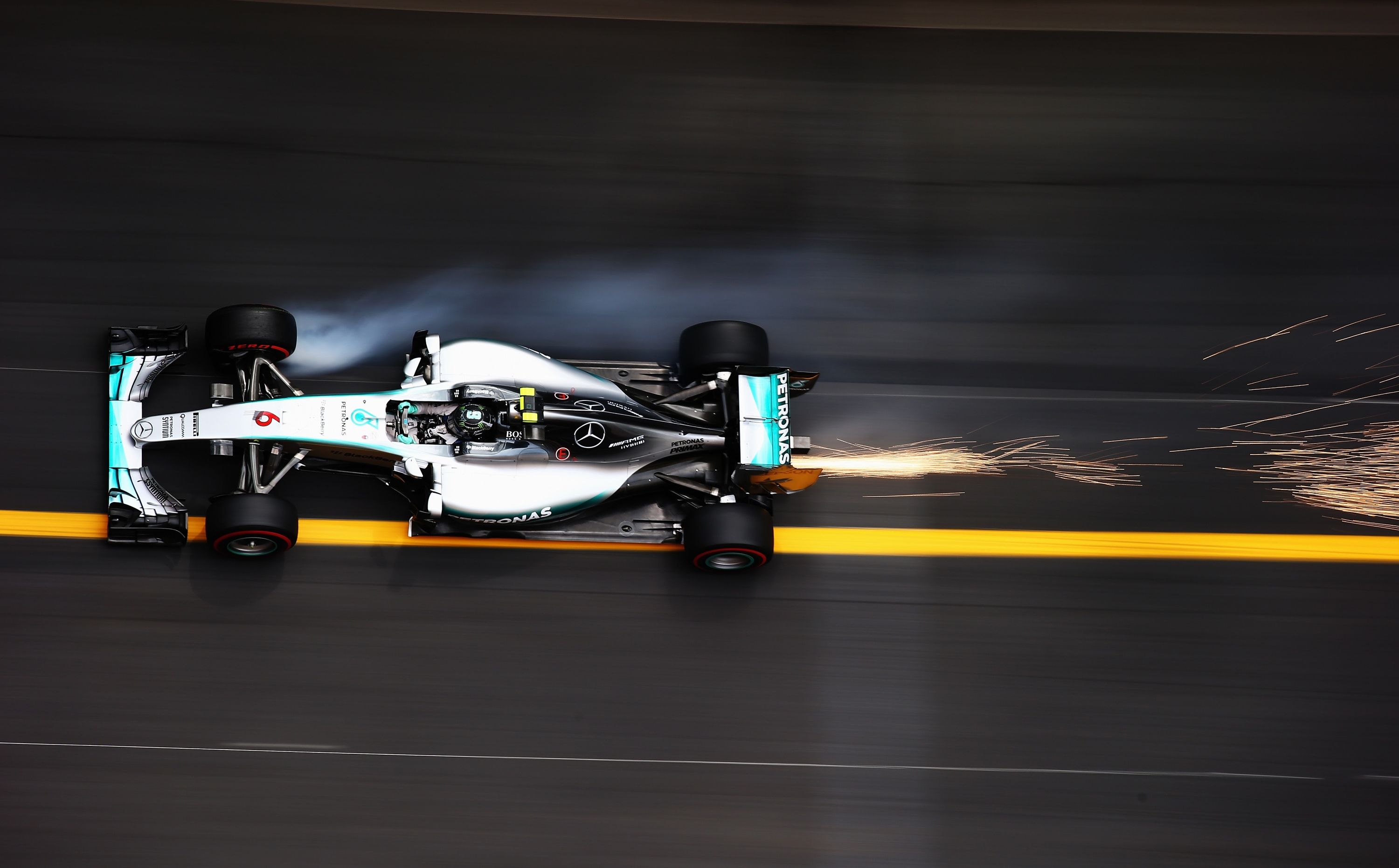 Mercedes-AMG Petronas, Draufsicht, Funken, Bewegungsunschärfe, Rennstrecke, 2K-Hintergrundbild für PC