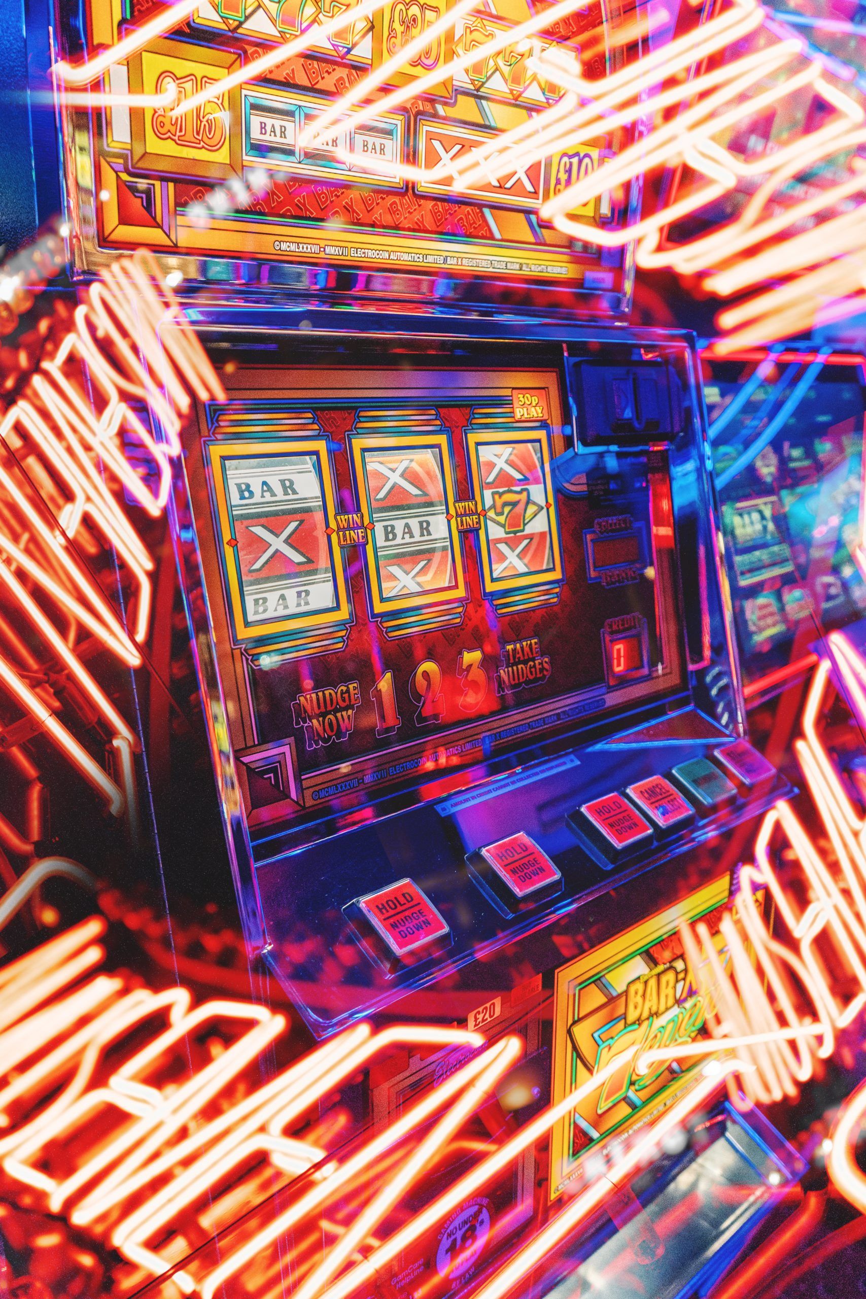 Spielautomat, Slotmaschine, Neon, Casino, Bunt, QHD+, iPad-Hintergrundbild