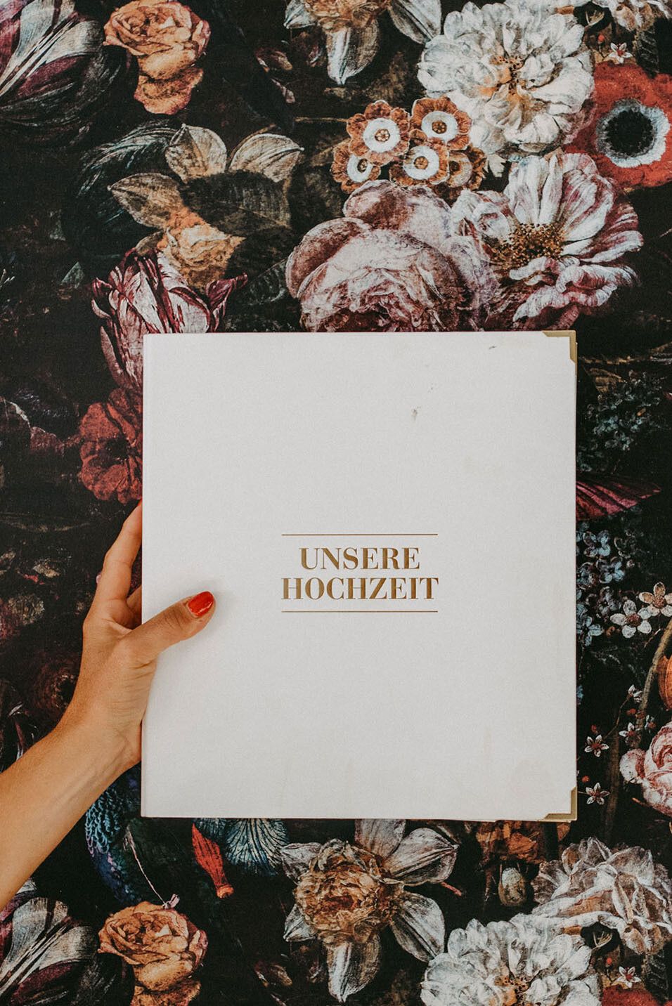 Unsere Hochzeit, Hochzeitsalbum, Blumenmuster, Dunkle Blumen, Hintergrundbild fürs Tablet