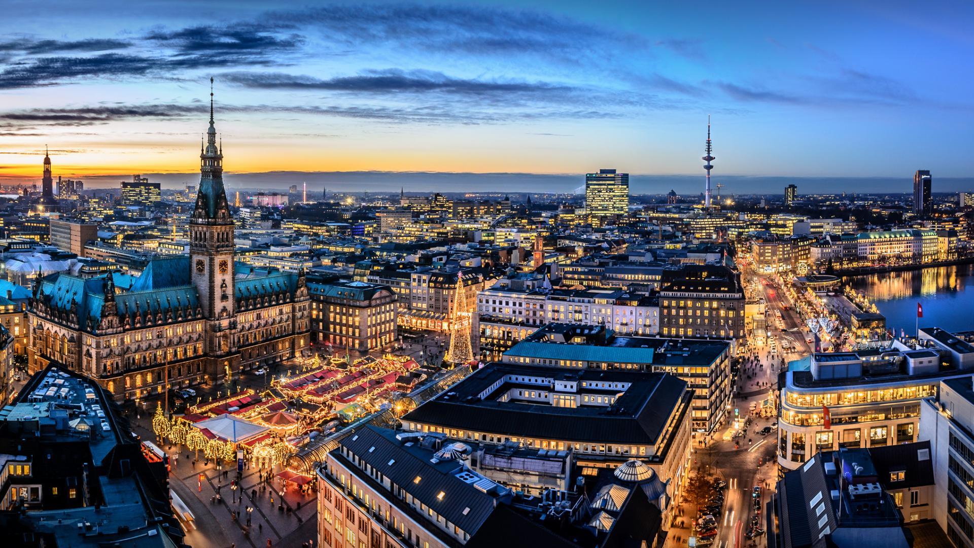 Hamburger Rathaus, Hamburg, Heinrich-Hertz-Turm, Luftaufnahme, Weihnachtsmarkt, Abend, 1080p Wallpaper