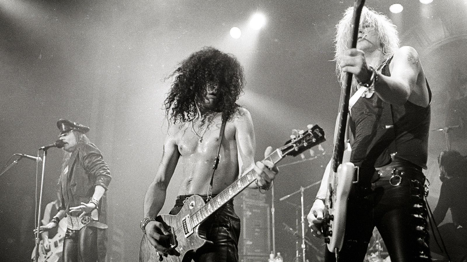 Guns N’ Roses, Slash, Duff McKagan, Live-Konzert, Schwarz-Weiß, E-Gitarre, HD-Hintergrundbild für PC