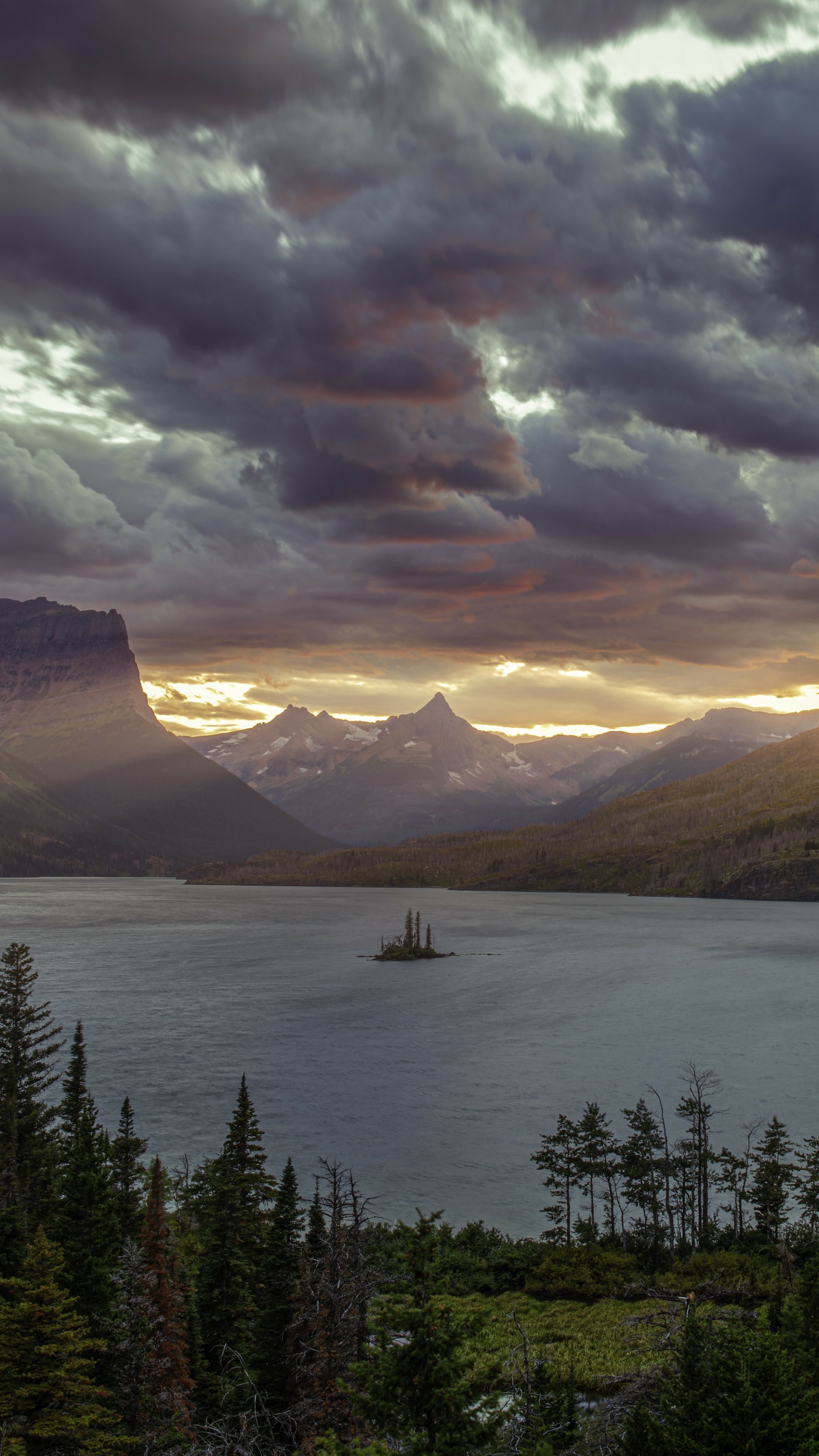 Wild Goose Island, St. Mary Lake, Glacier-Nationalpark, Montana, Bergsee, Gewitterwolken, Smartphone-Hintergrund
