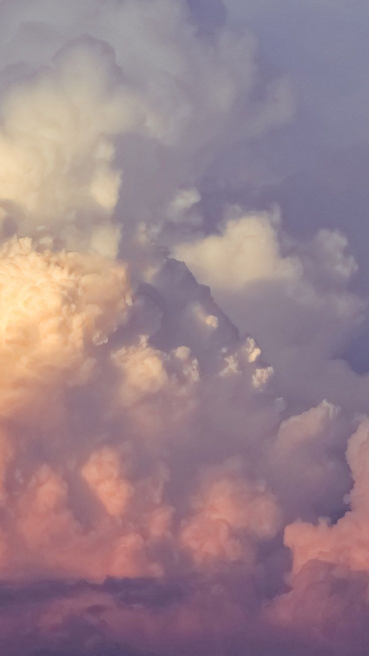 Wolken, Pastellfarben, Himmel, Lila, Goldenes Licht, iPhone-16-Plus-Hintergrundbild
