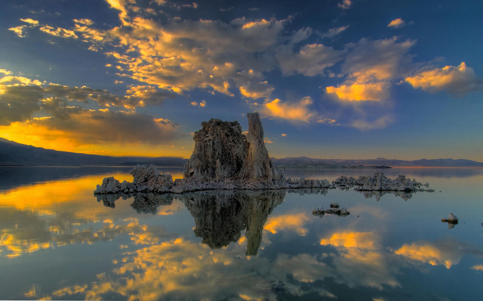 Mono Lake, Kalifornien, Tuffsteinformation, Spiegelung, Sonnenuntergang, Full HD, MacBook-Hintergrundbild