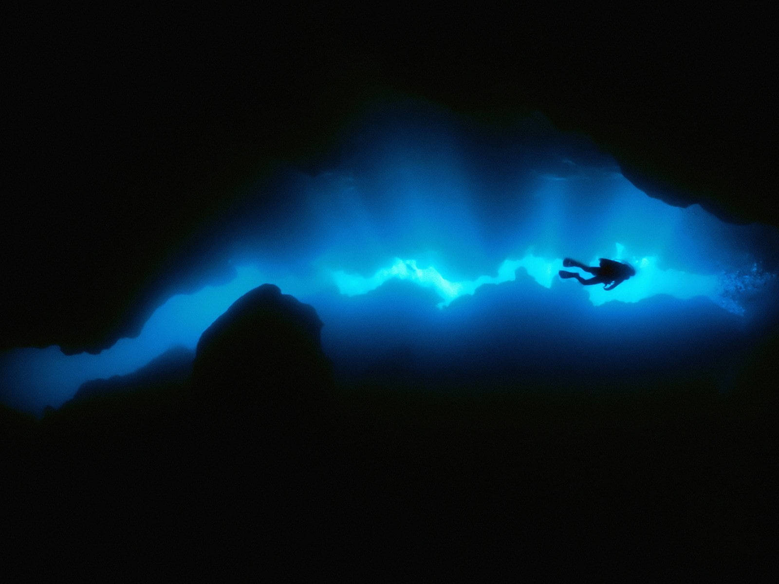 Höhlentauchen, Silhouette, Höhle, Blaues Licht, Dunkelheit, Hintergrundbild fürs iPad