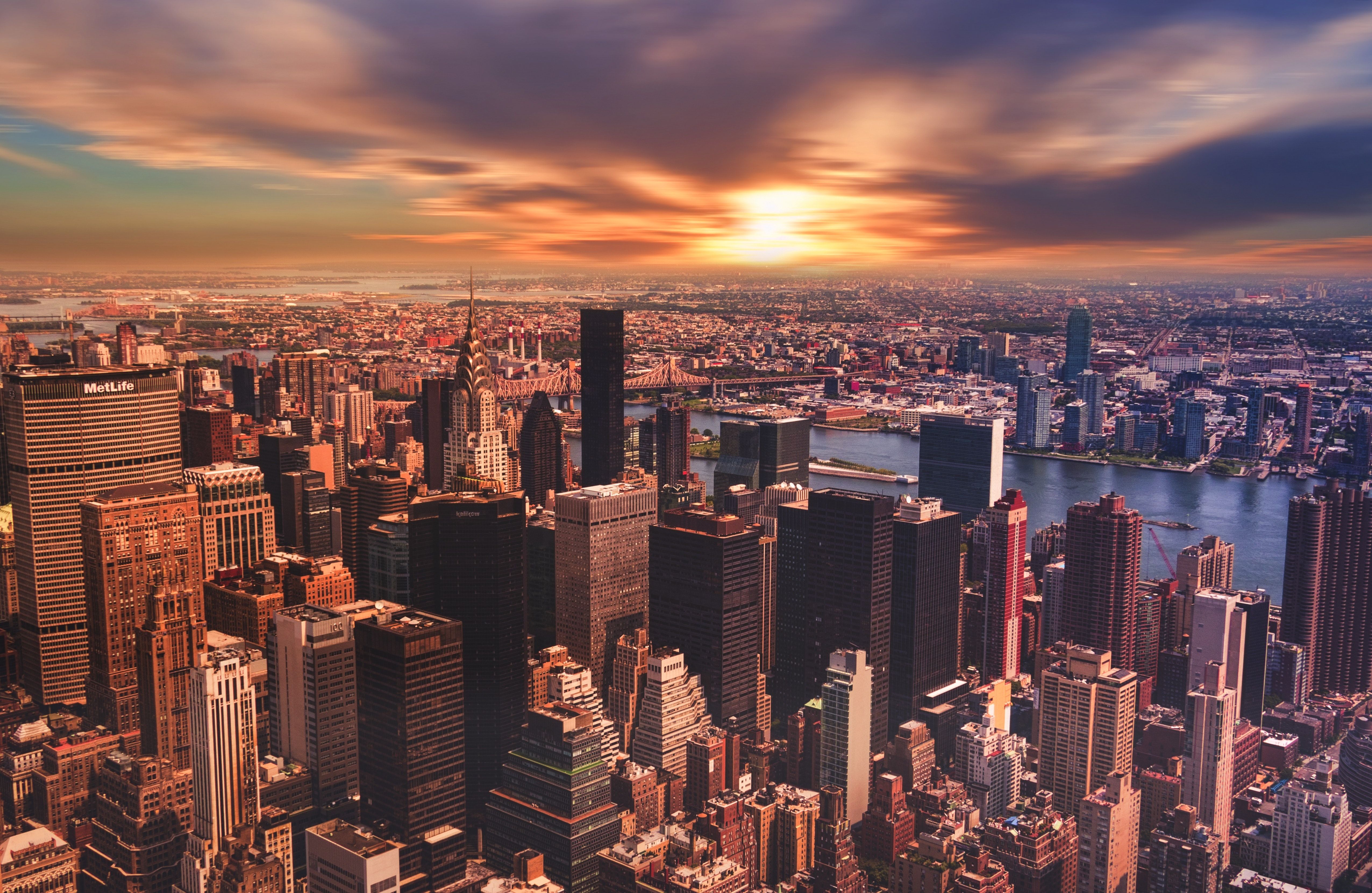 Manhattan, New York, Sonnenuntergang, Luftaufnahme, Wolken, Hochhäuser, 4K, Laptop-Hintergrundbild