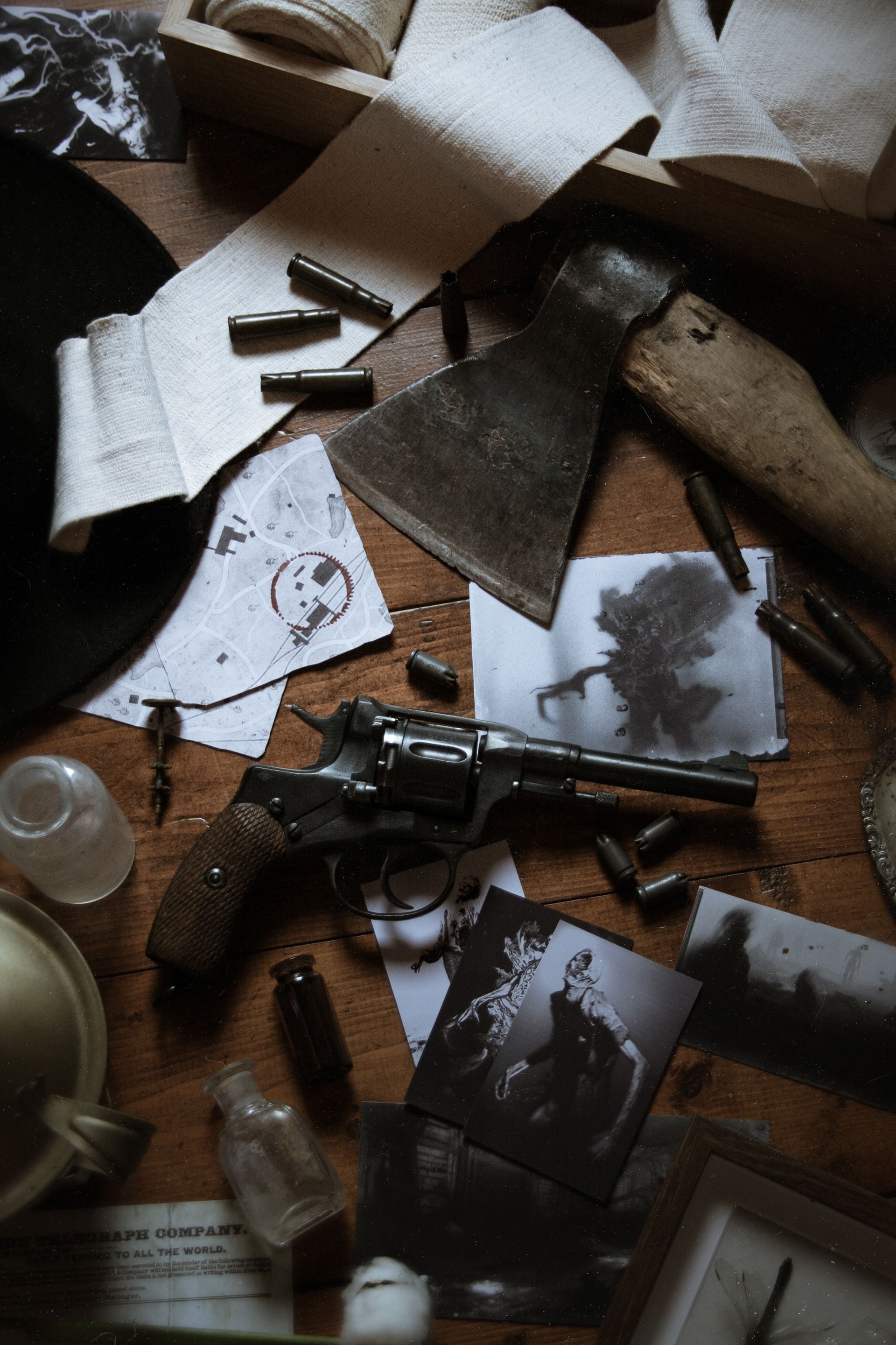 Hunt: Showdown, Revolver, Patronen, Karten, Schreibtisch, Android-Hintergrundbild