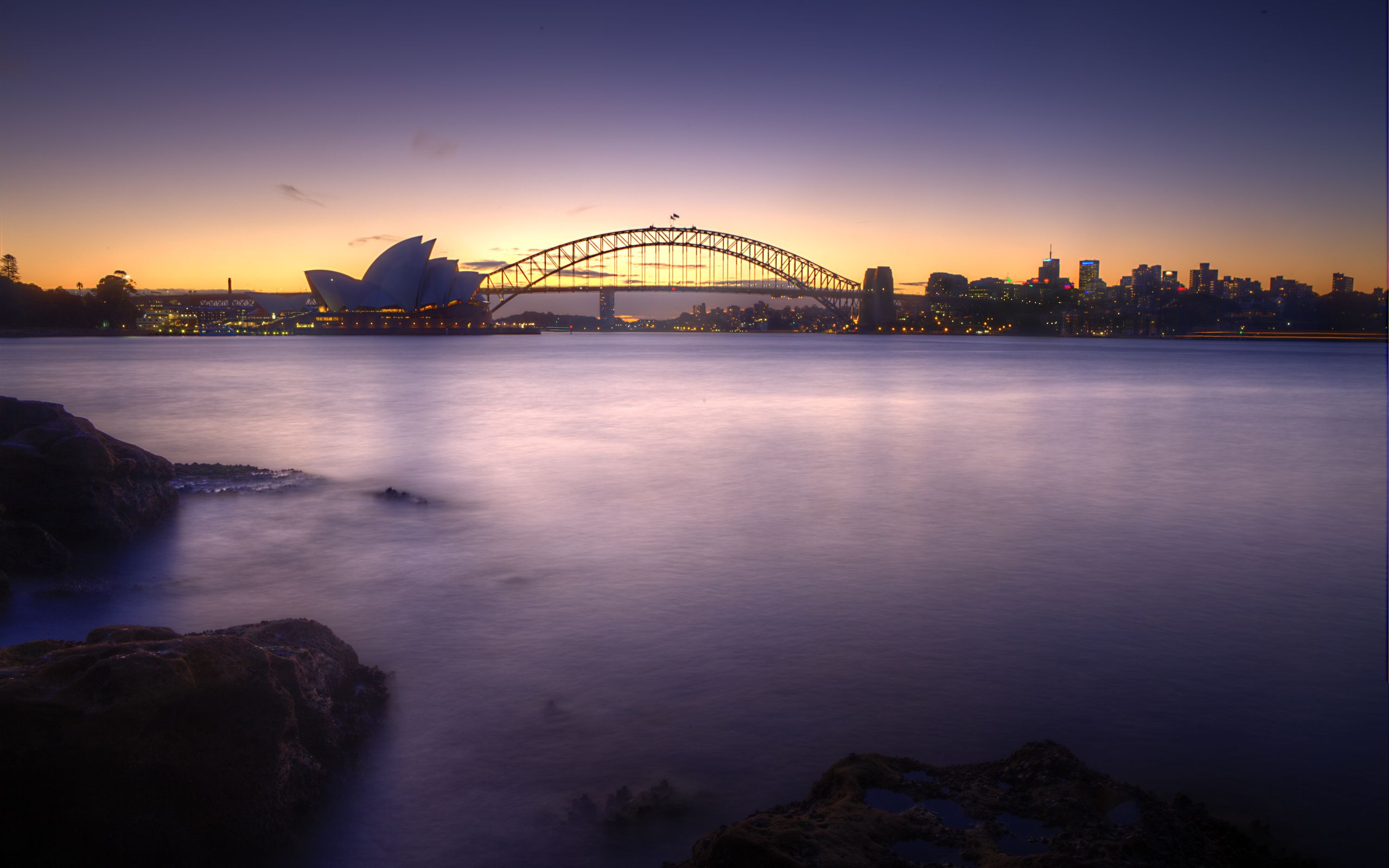 Sydney Harbour Bridge, Sydney Opera House, Sydney, Langzeitbelichtung, Dämmerung, 2K-Desktop-Hintergrund