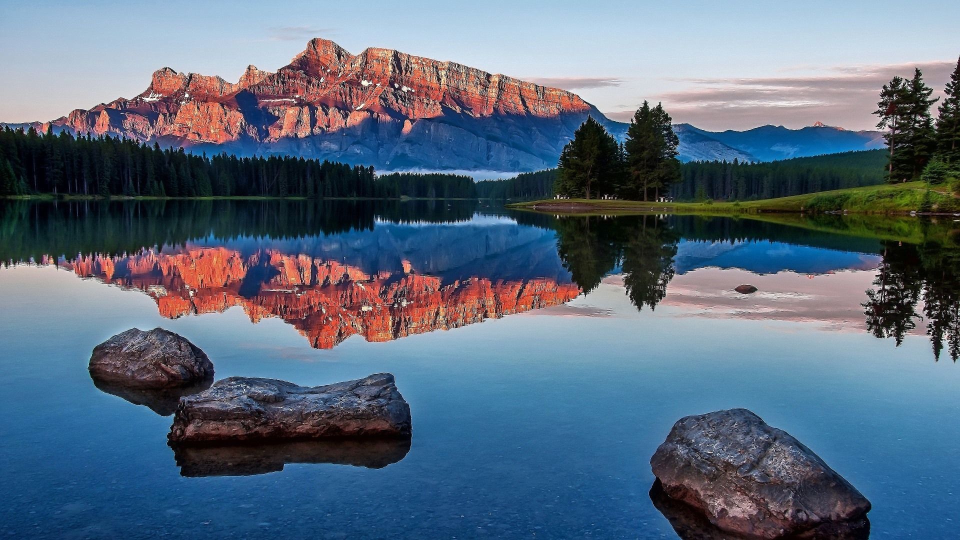 Mount Rundle, Two Jack Lake, Banff-Nationalpark, Kanada, Spiegelung, Felsen, 1080p-Hintergrundbild